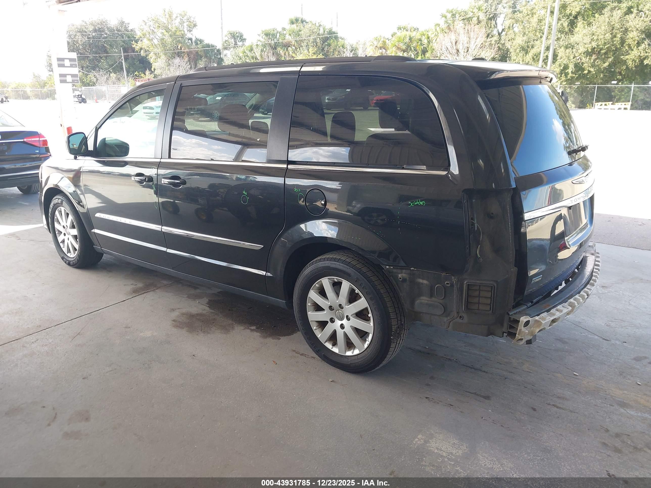 CHRYSLER TOWN image 3
