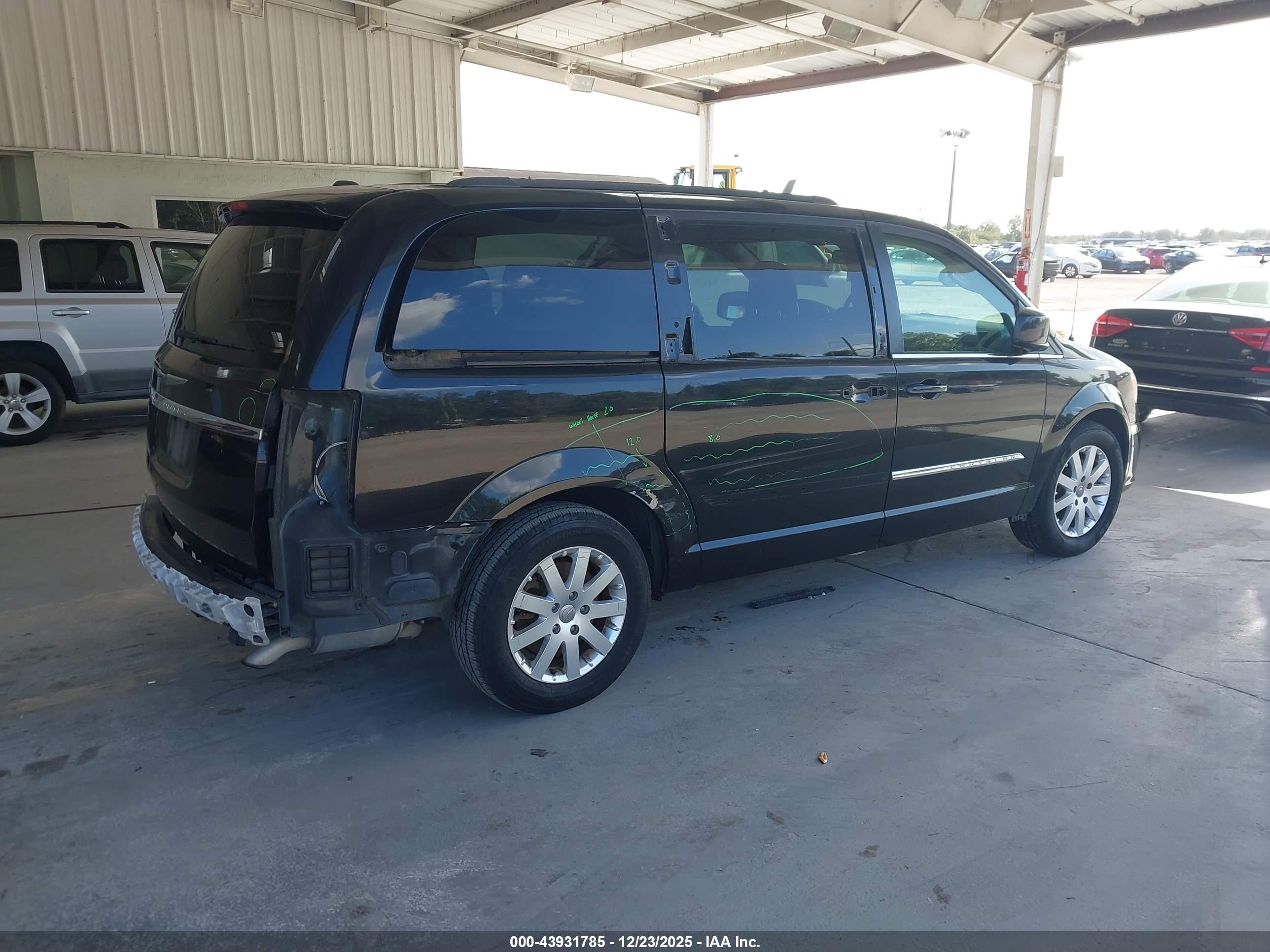 CHRYSLER TOWN image 4