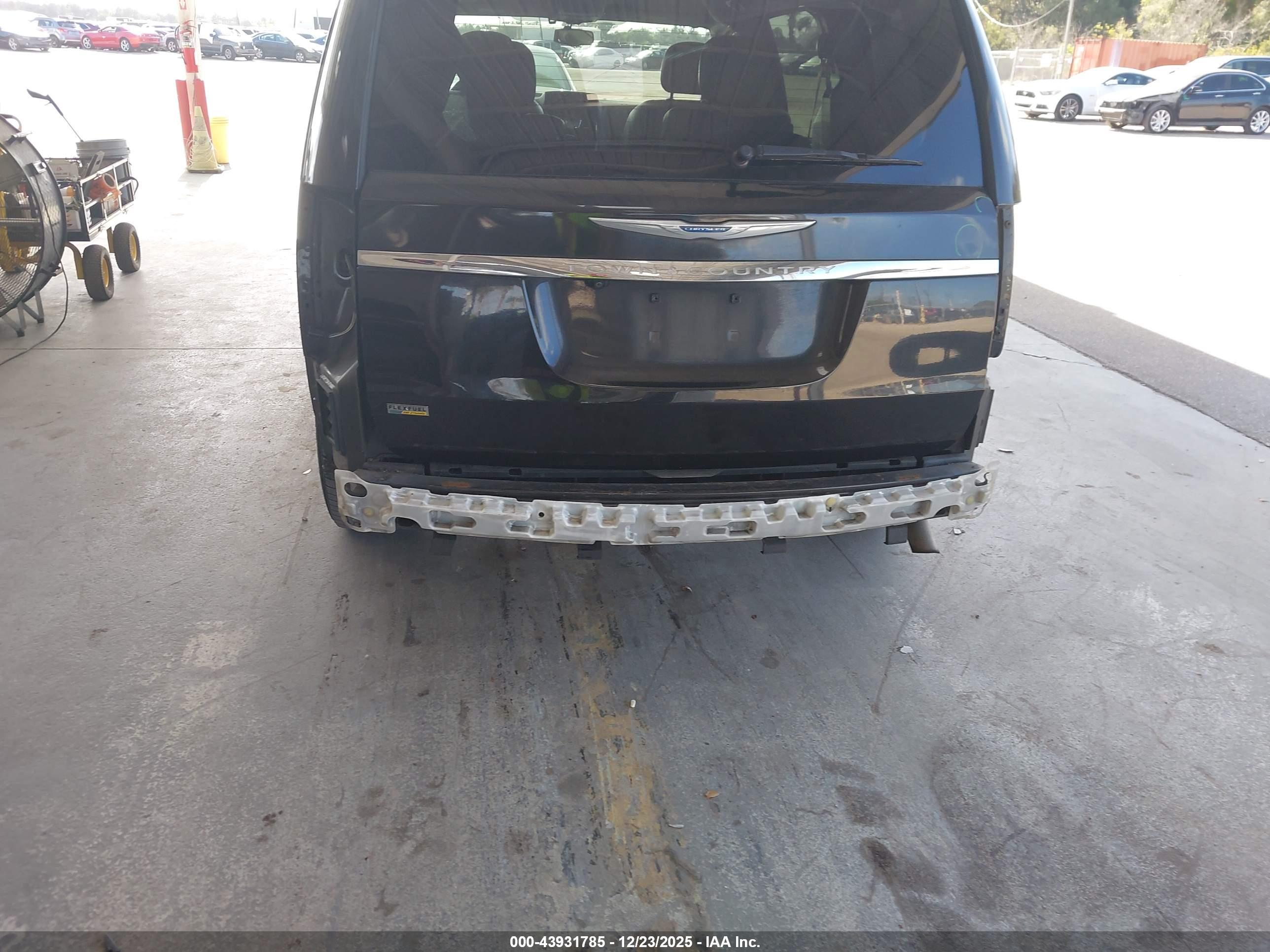 CHRYSLER TOWN image 6