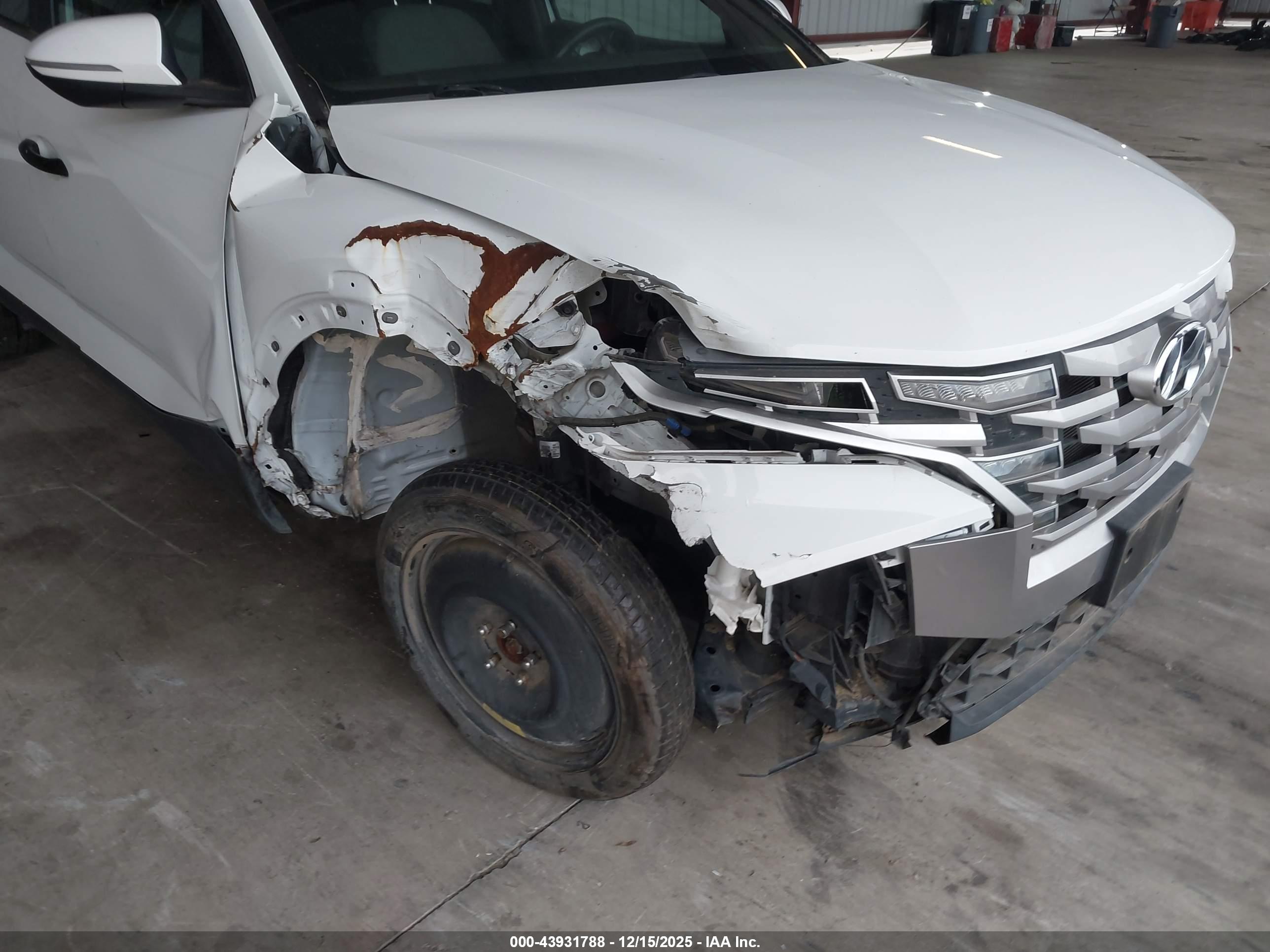HYUNDAI SANTA image 6
