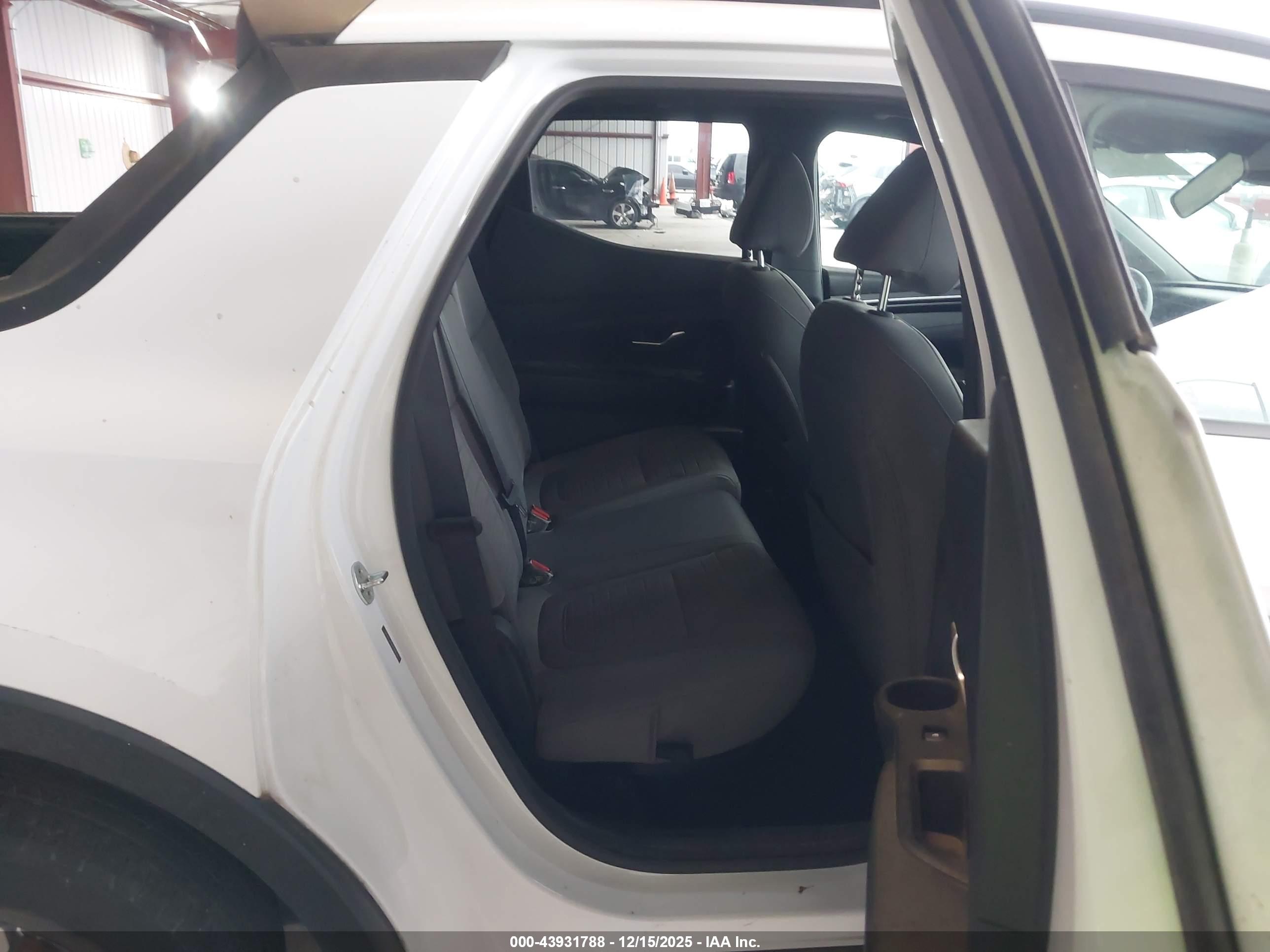 HYUNDAI SANTA image 8