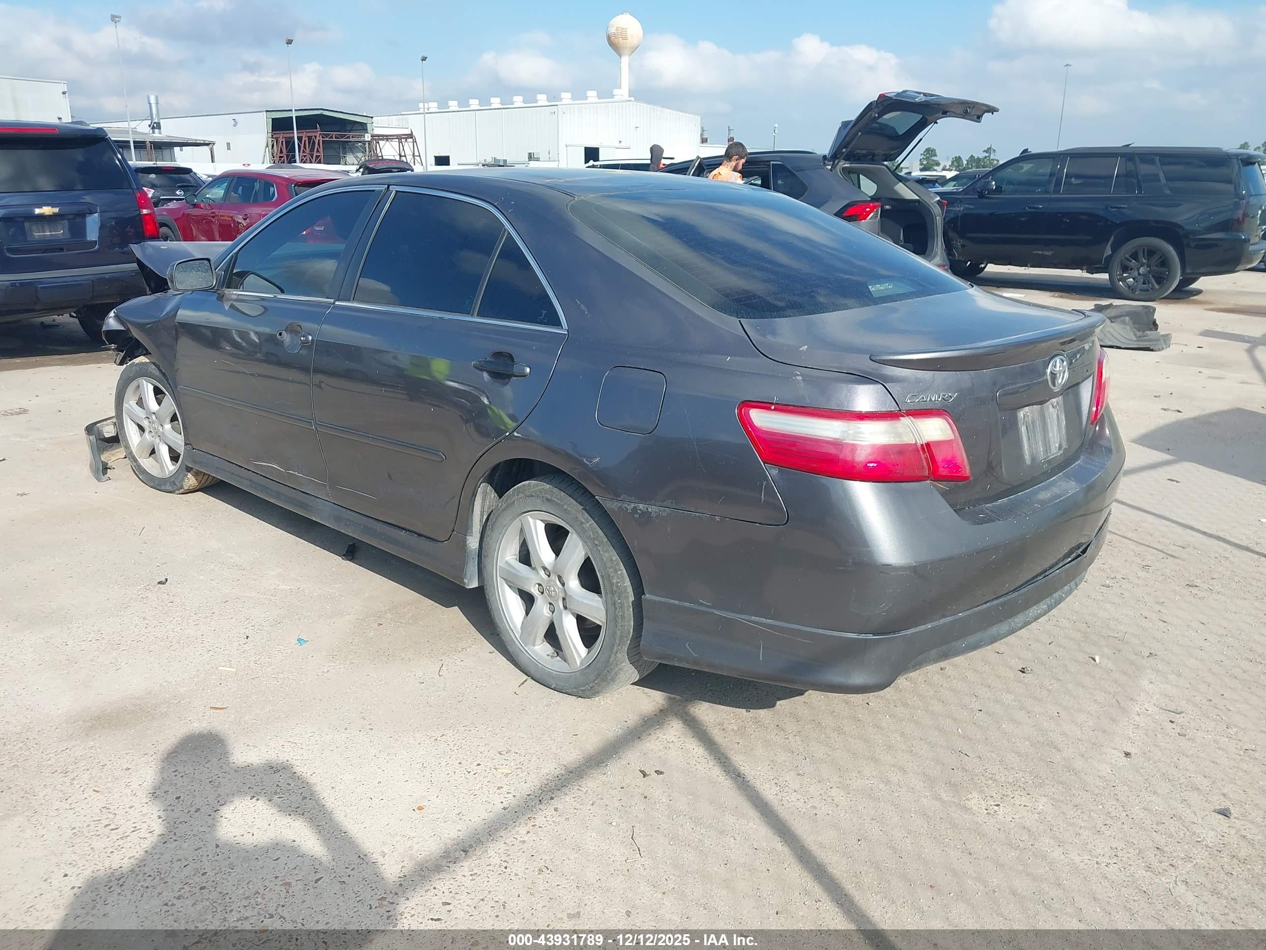 TOYOTA CAMRY image 3