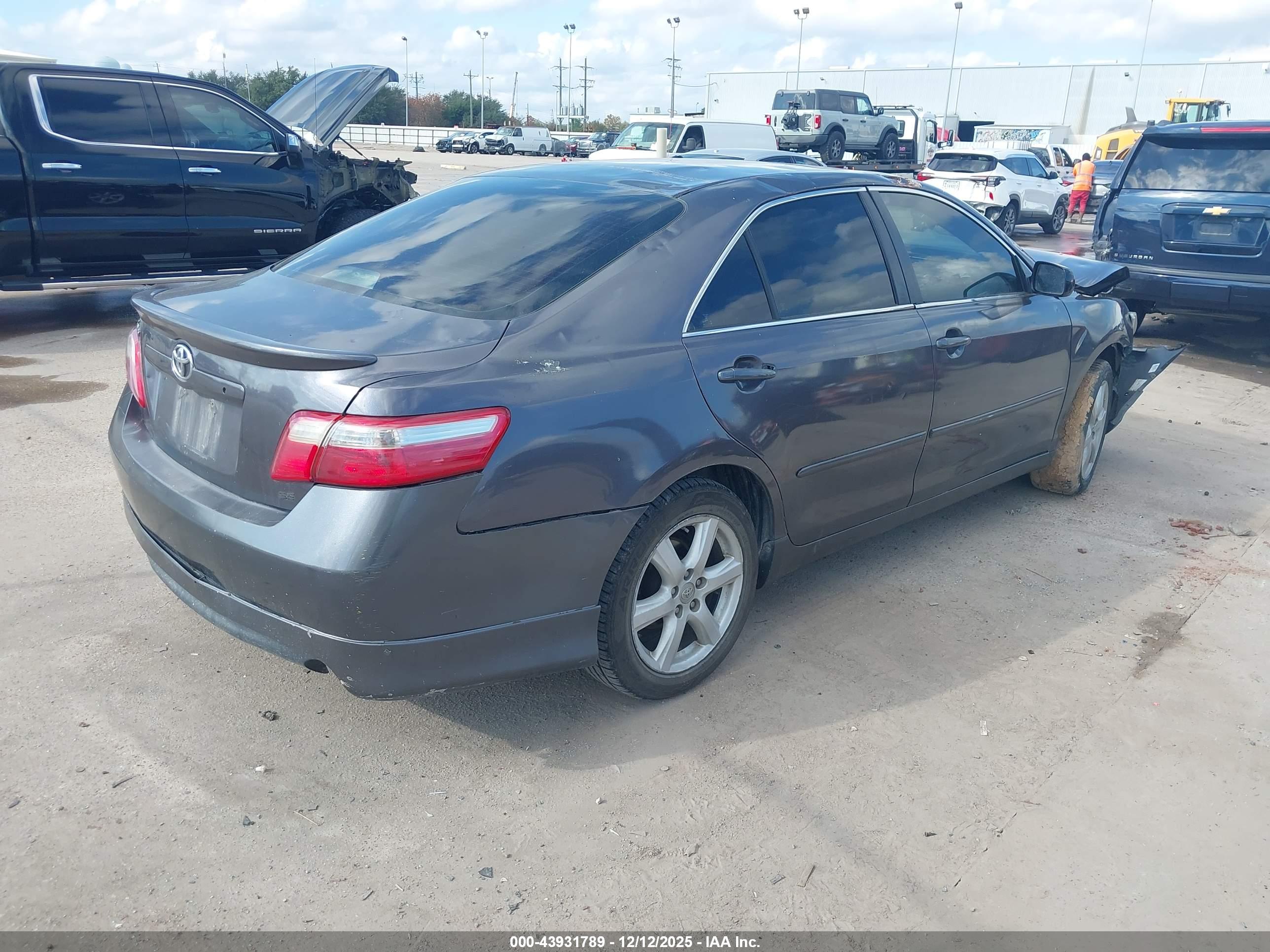 TOYOTA CAMRY image 4