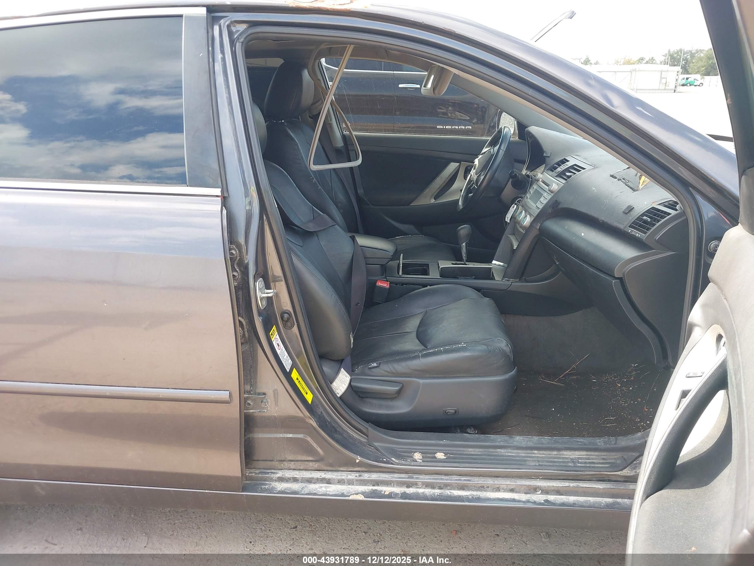 TOYOTA CAMRY image 5