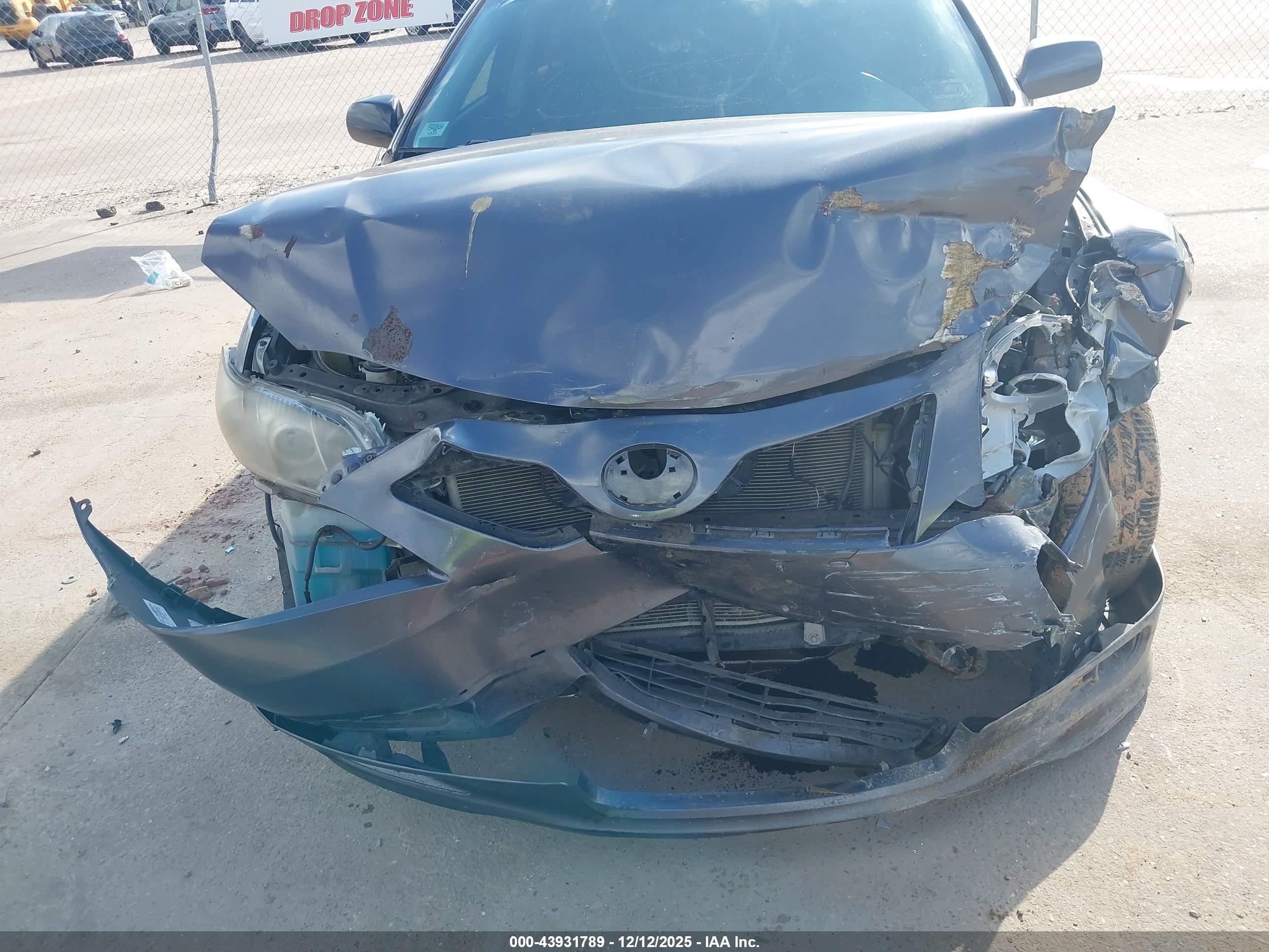 TOYOTA CAMRY image 6
