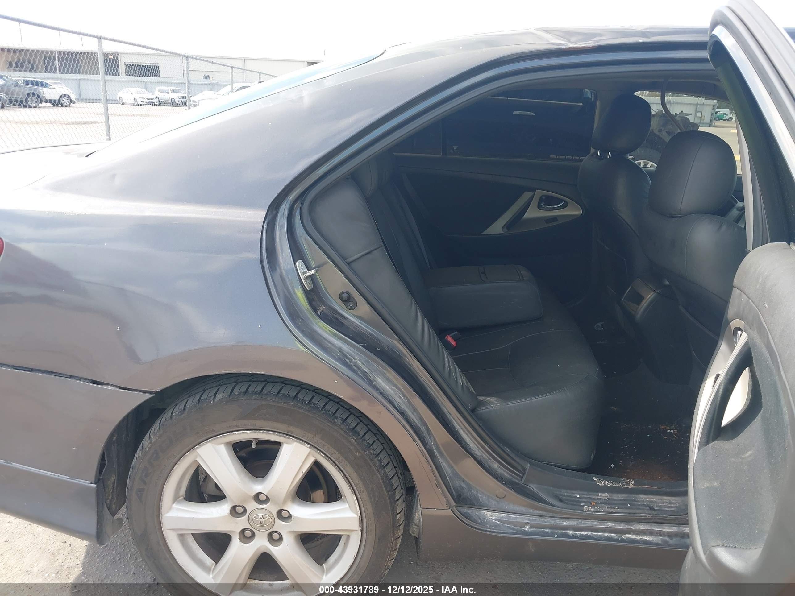 TOYOTA CAMRY image 8