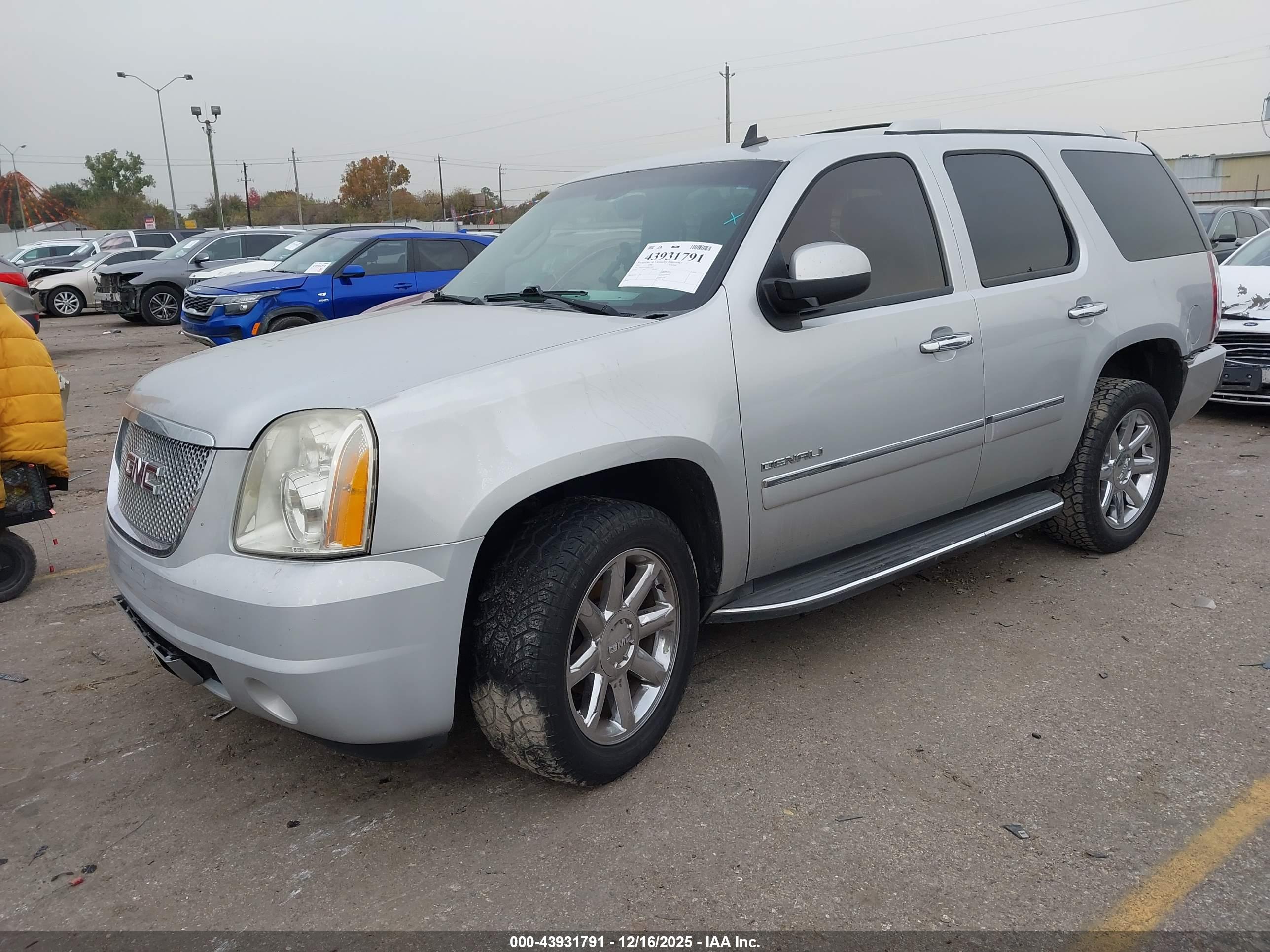 GMC YUKON image 2