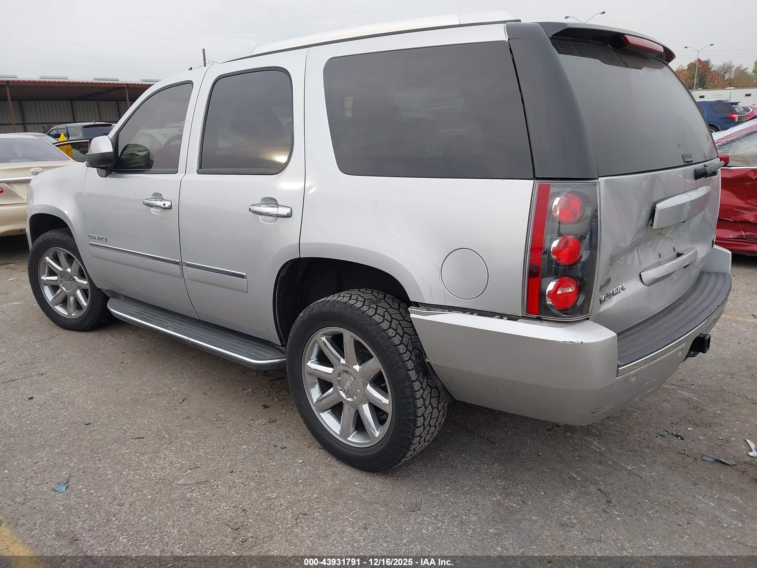 GMC YUKON image 3