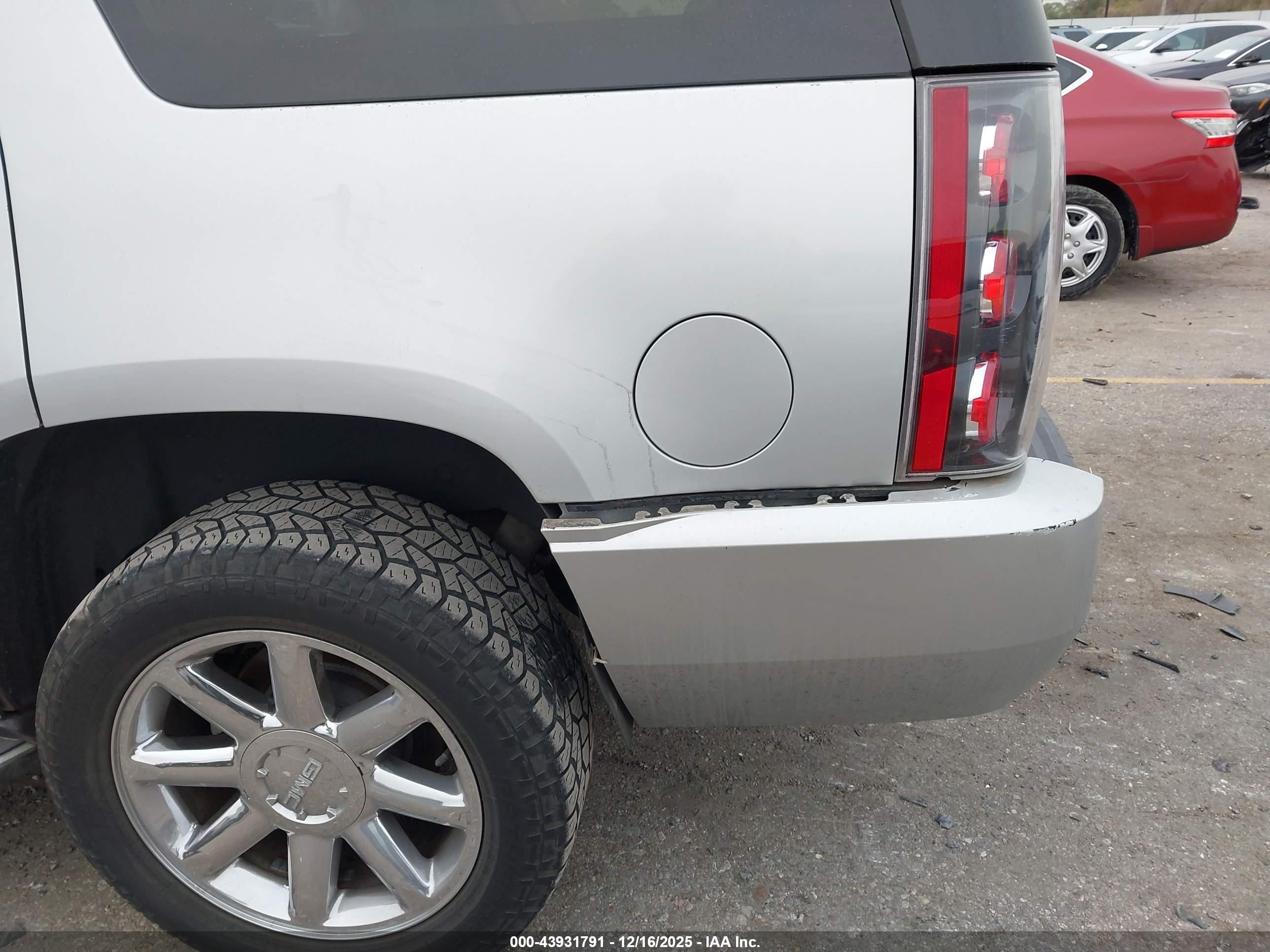 GMC YUKON image 6