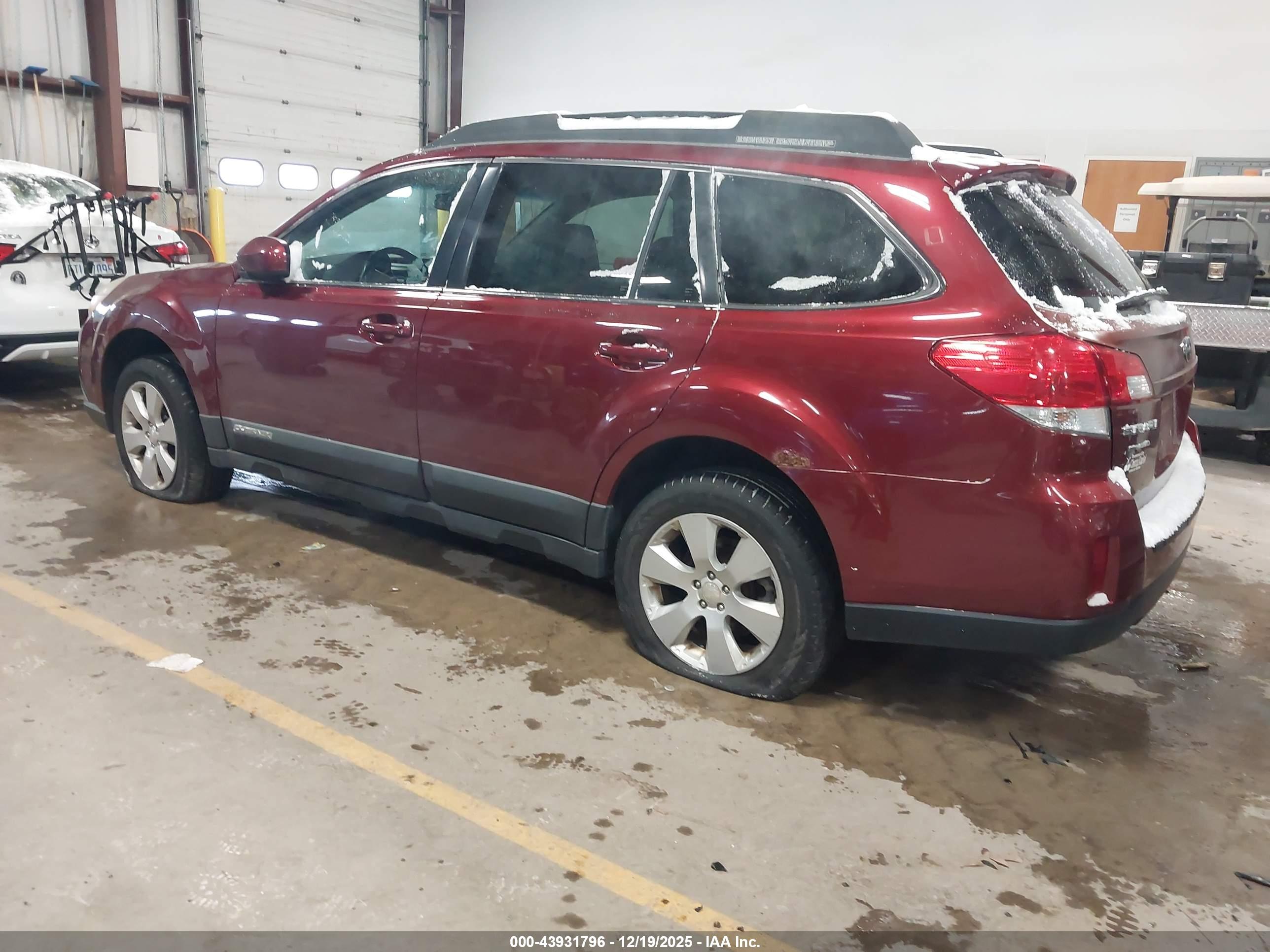 SUBARU OUTBACK image 3