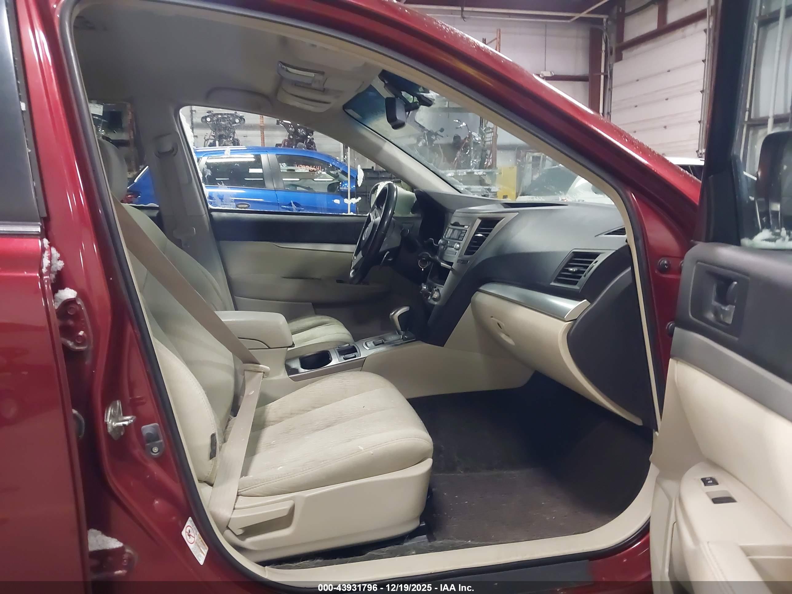 SUBARU OUTBACK image 5