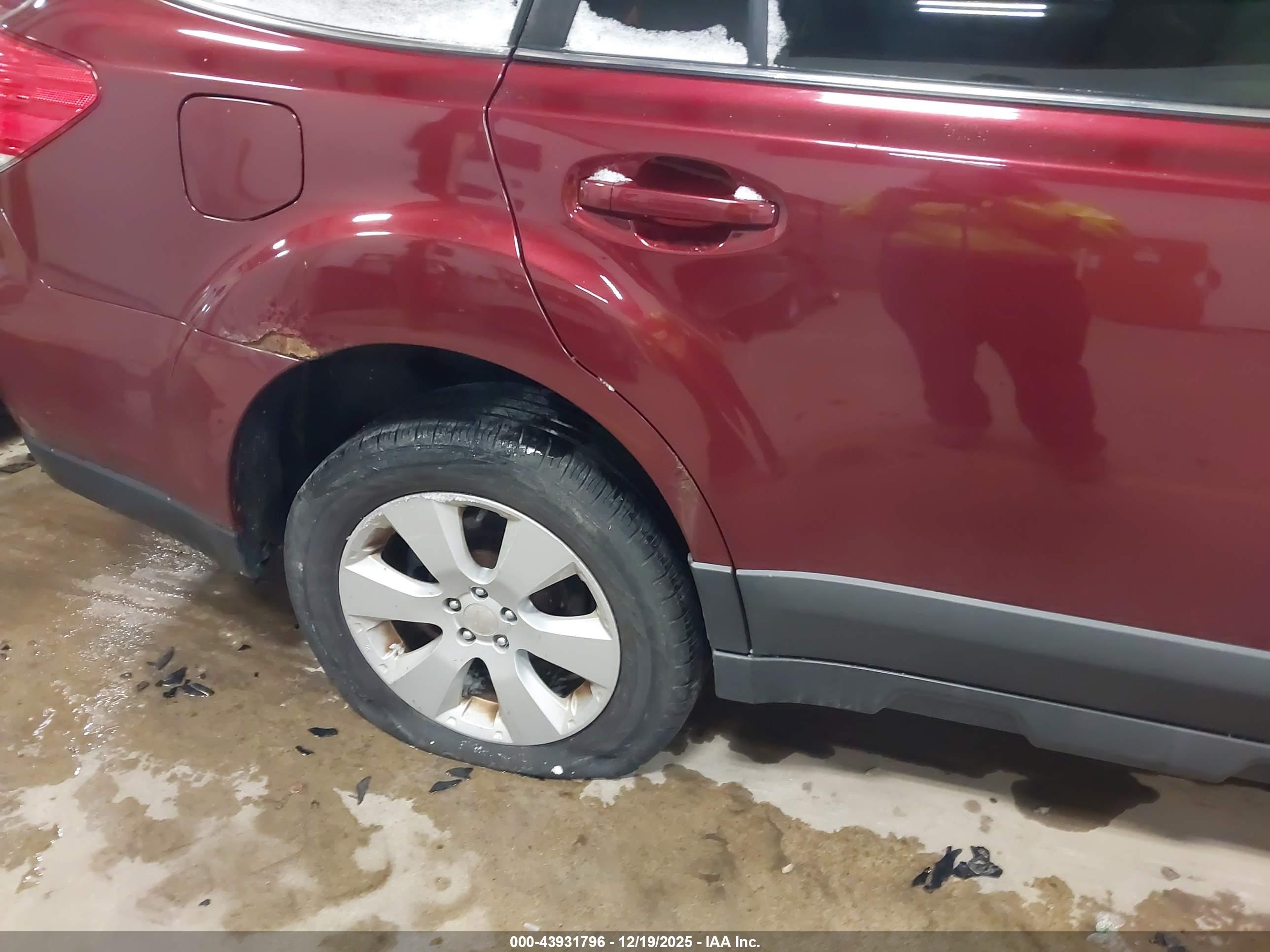 SUBARU OUTBACK image 6