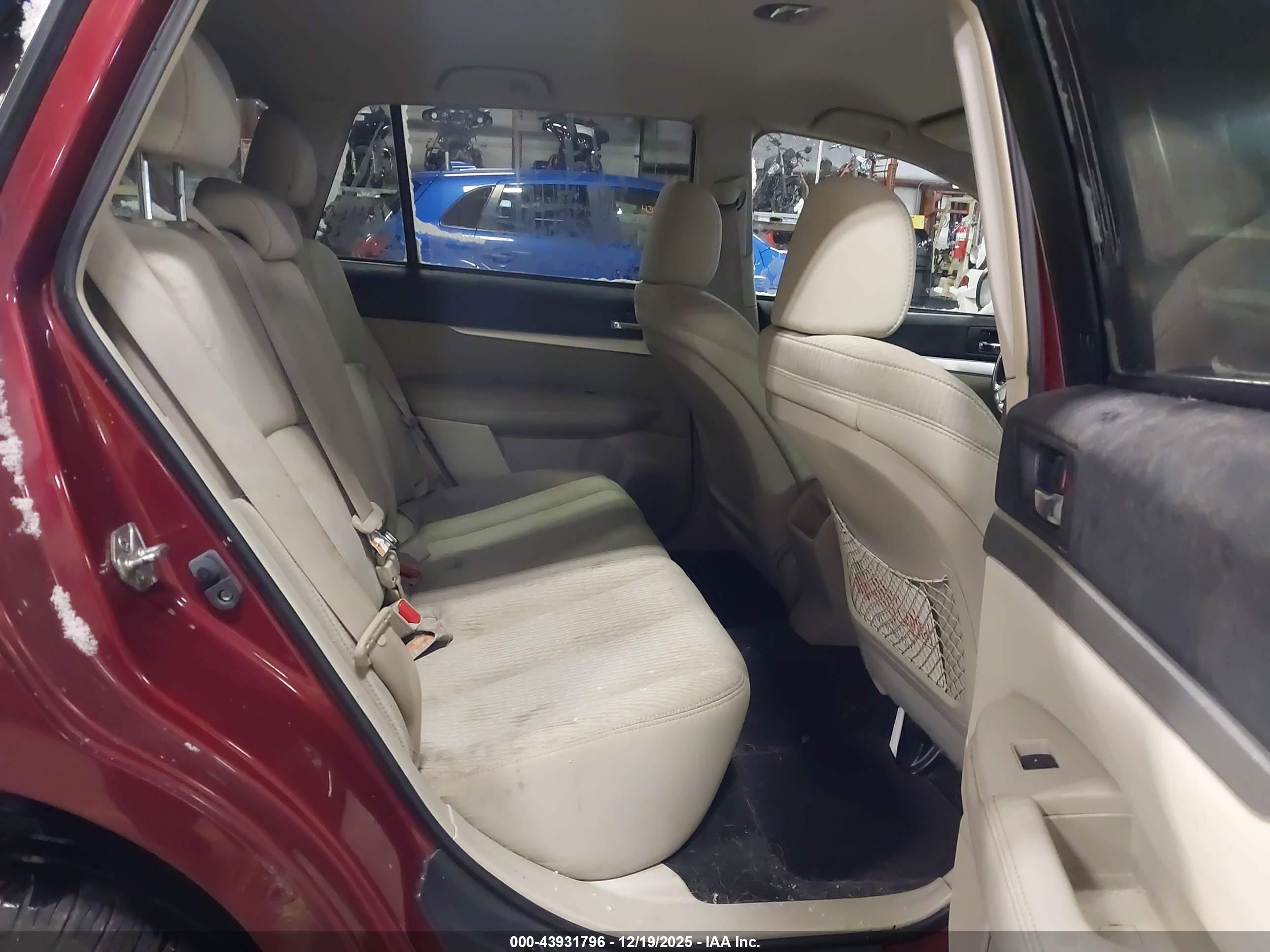 SUBARU OUTBACK image 8