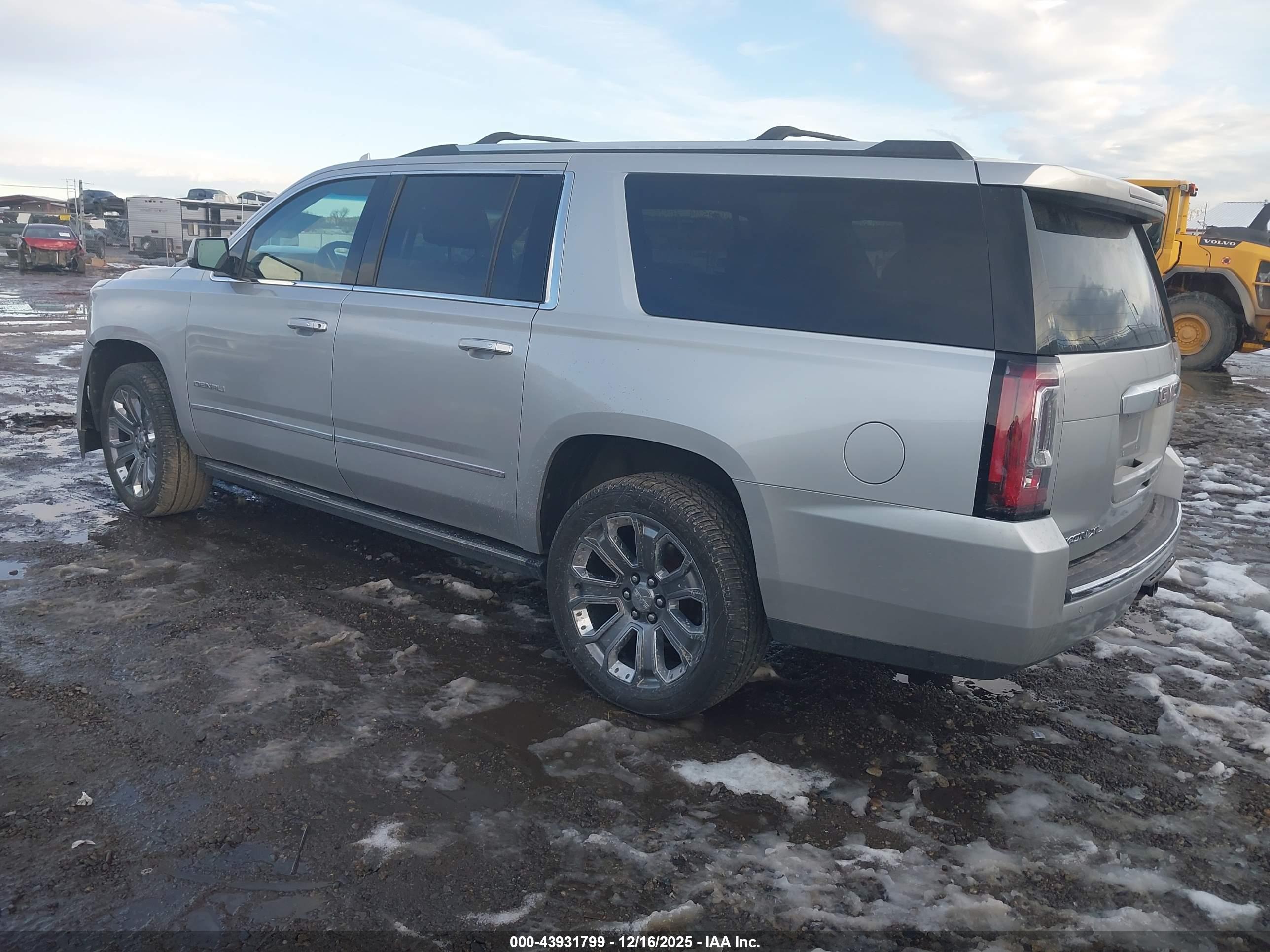 GMC YUKON image 3