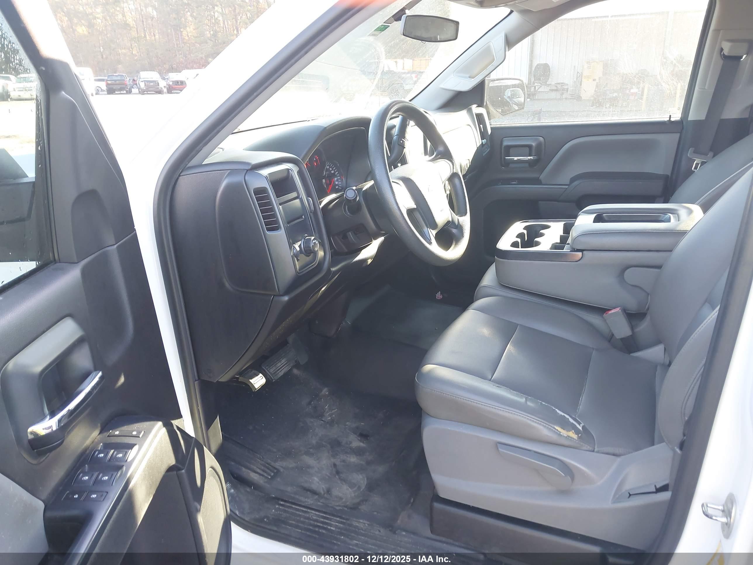 CHEVROLET SILVERADO image 5