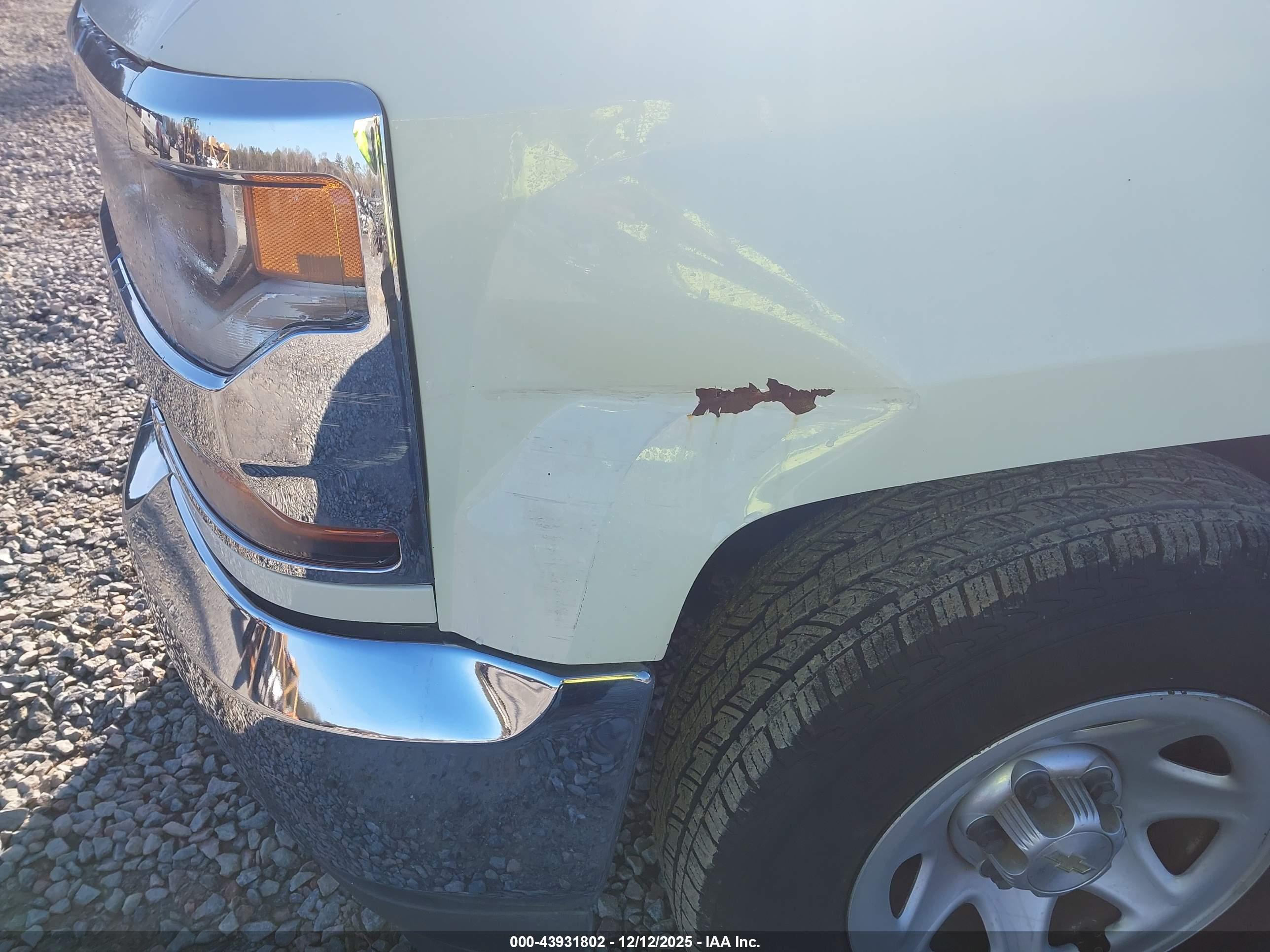 CHEVROLET SILVERADO image 6