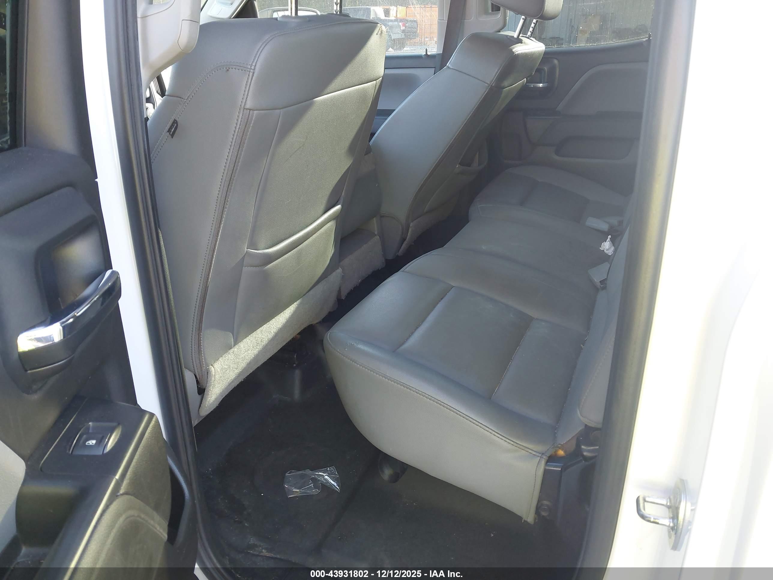 CHEVROLET SILVERADO image 8