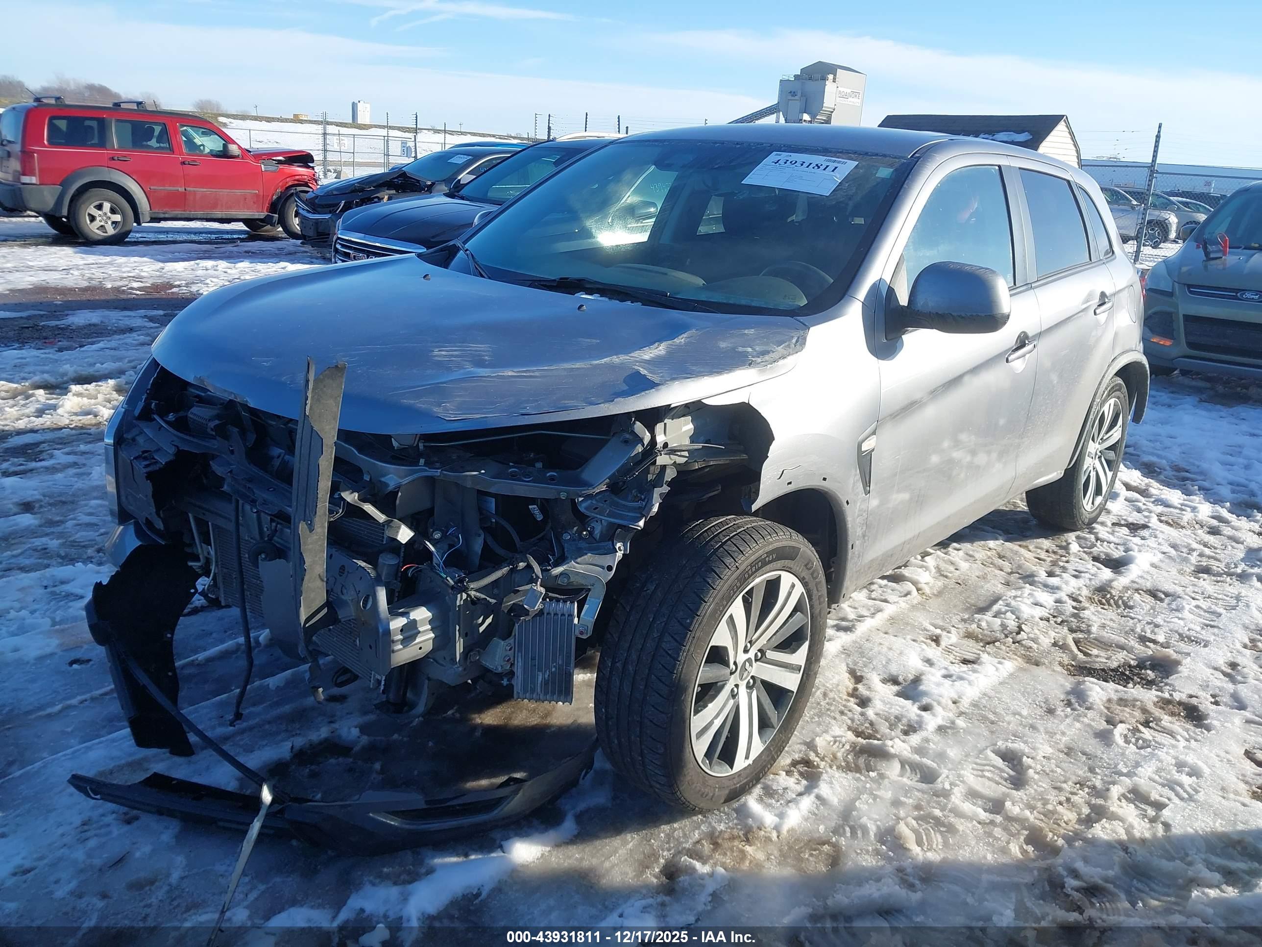 MITSUBISHI OUTLANDER image 2