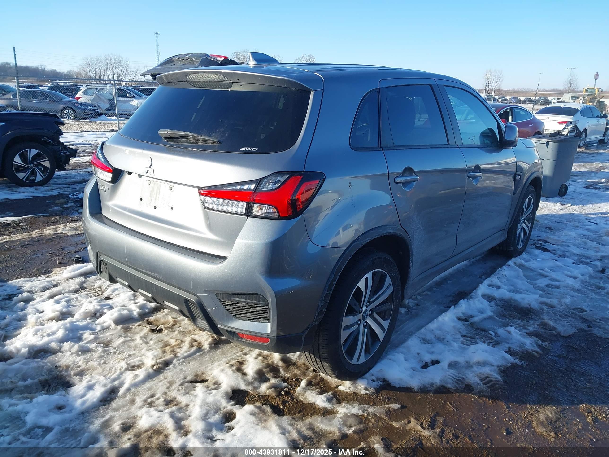 MITSUBISHI OUTLANDER image 4