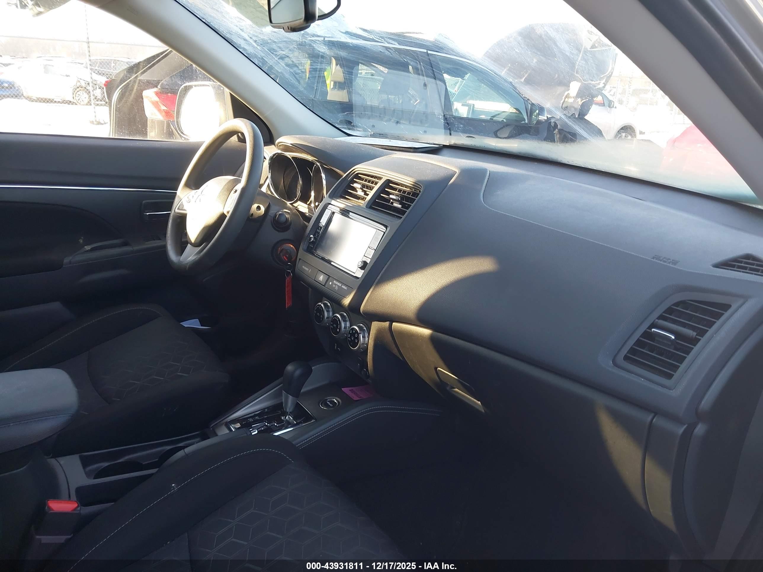 MITSUBISHI OUTLANDER image 5