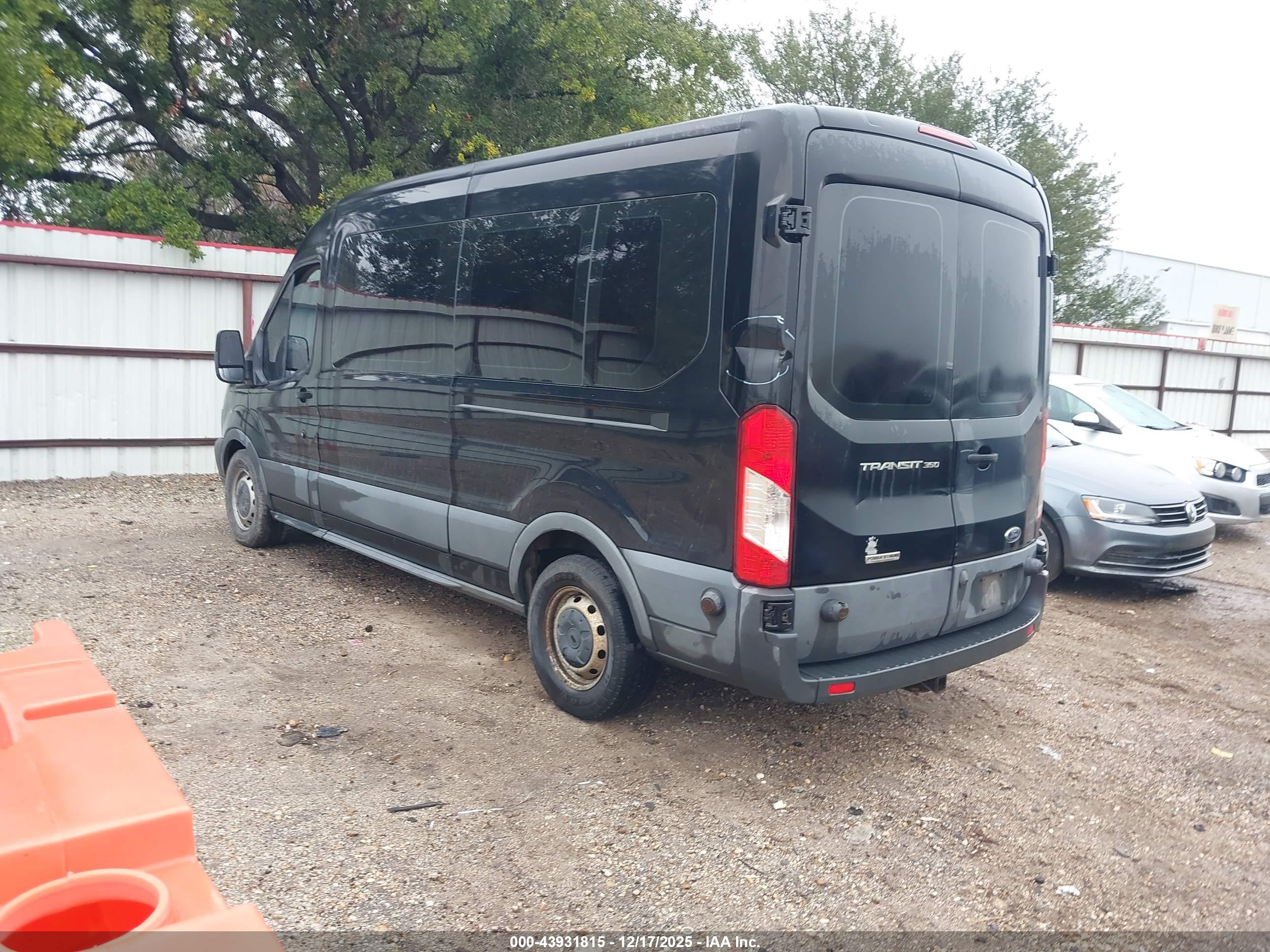 FORD TRANSIT-350 image 3