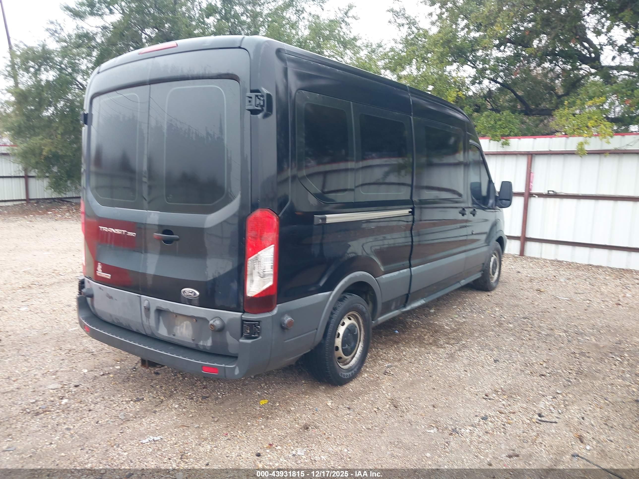 FORD TRANSIT-350 image 4