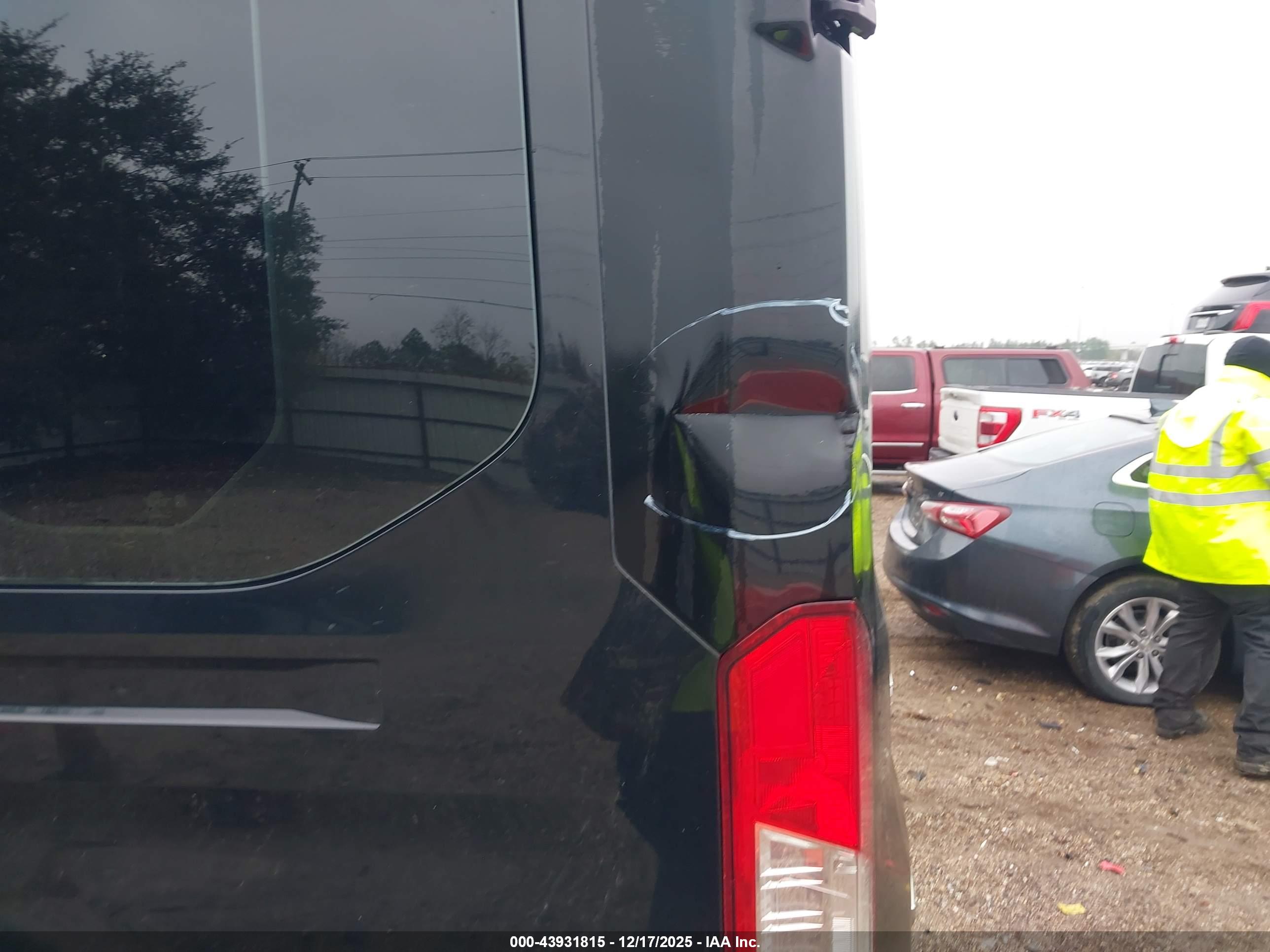 FORD TRANSIT-350 image 6
