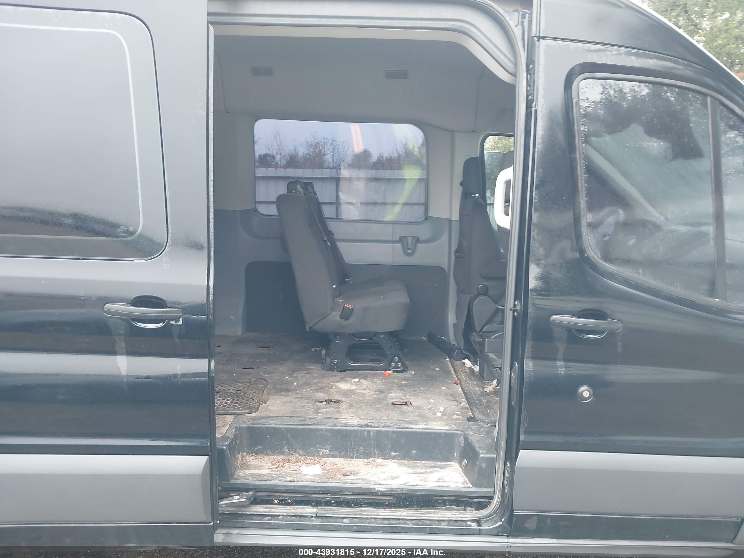FORD TRANSIT-350 image 8