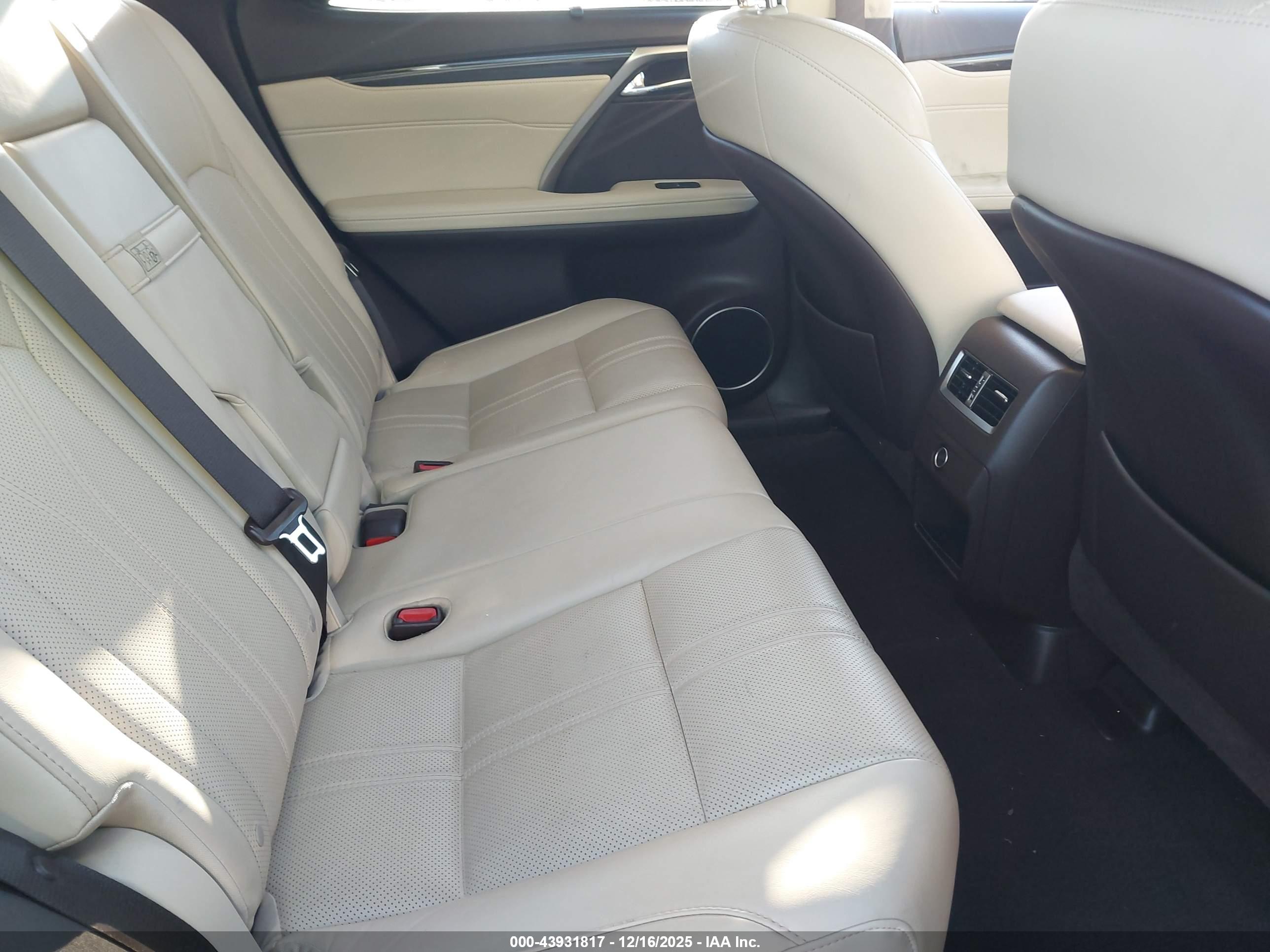 LEXUS RX image 8