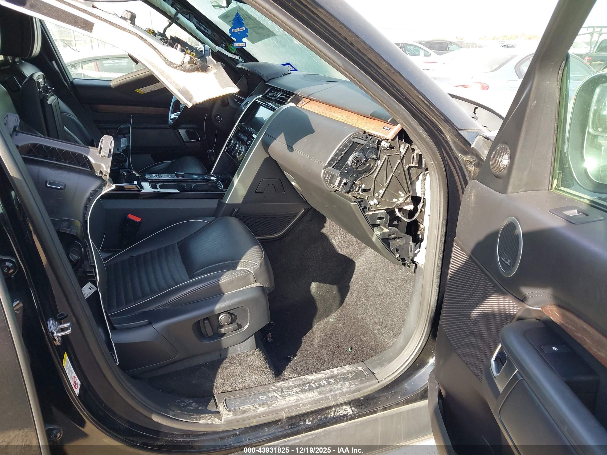 LAND ROVER image 5