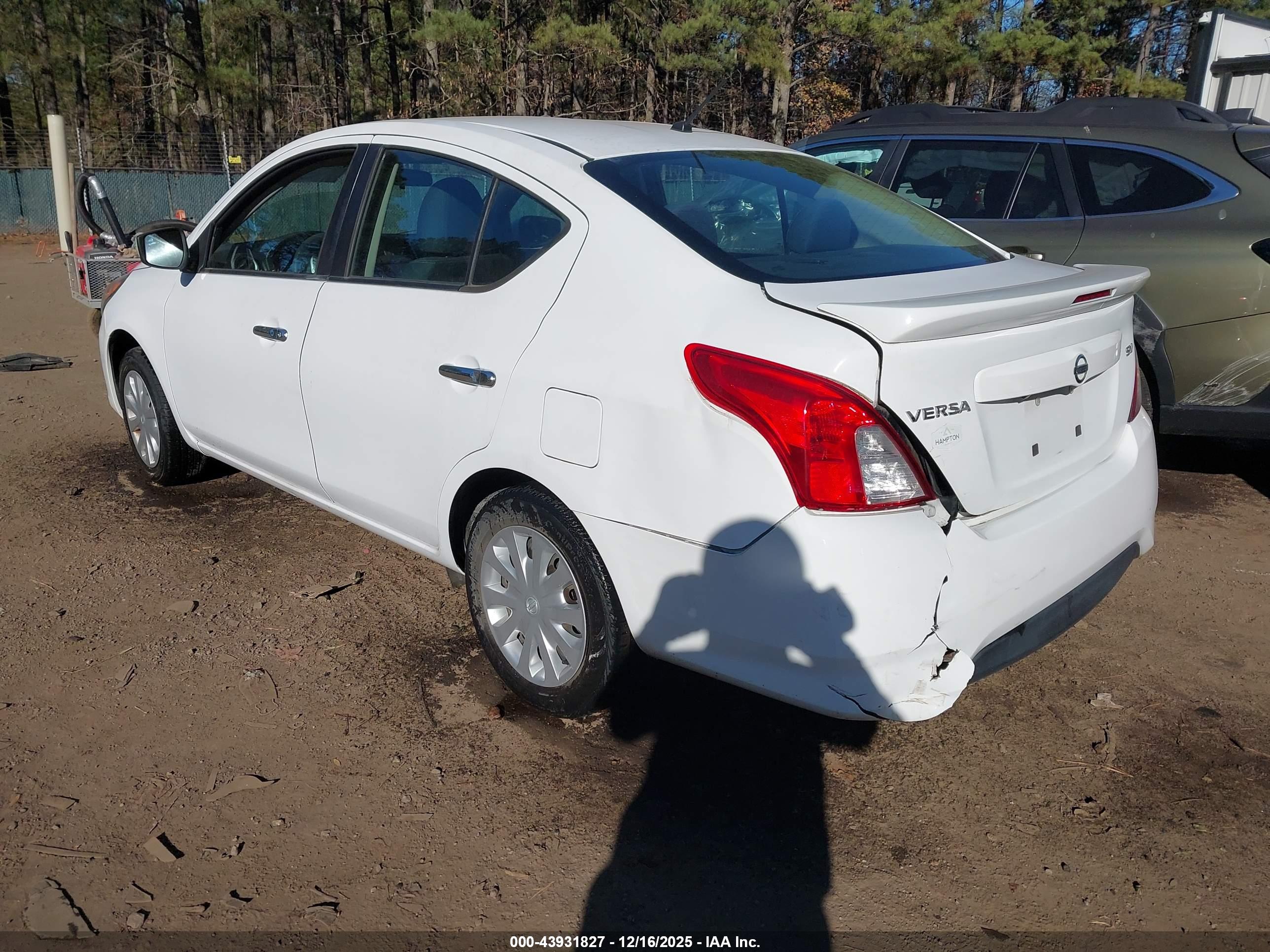 NISSAN VERSA image 3