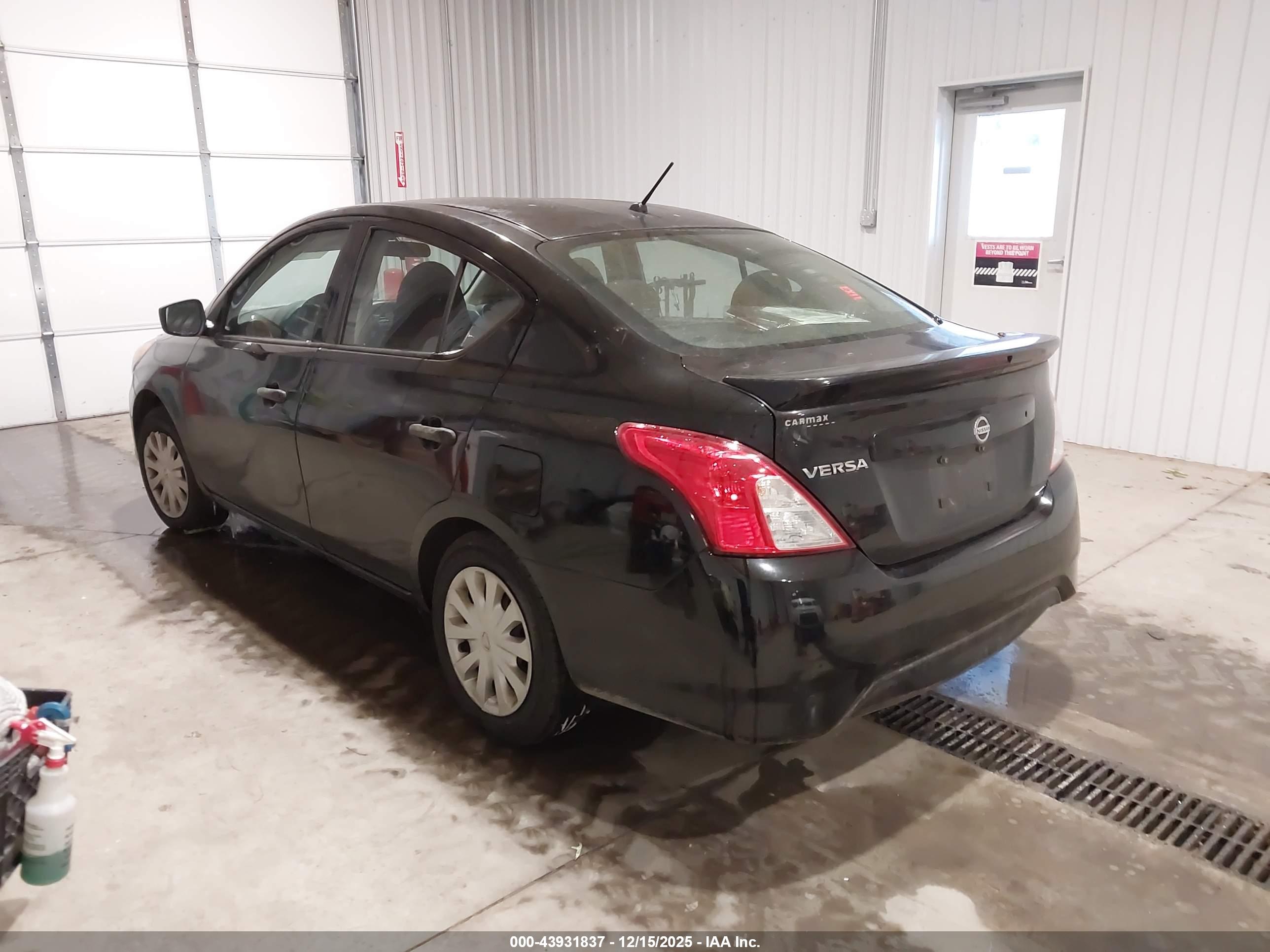 NISSAN VERSA image 3