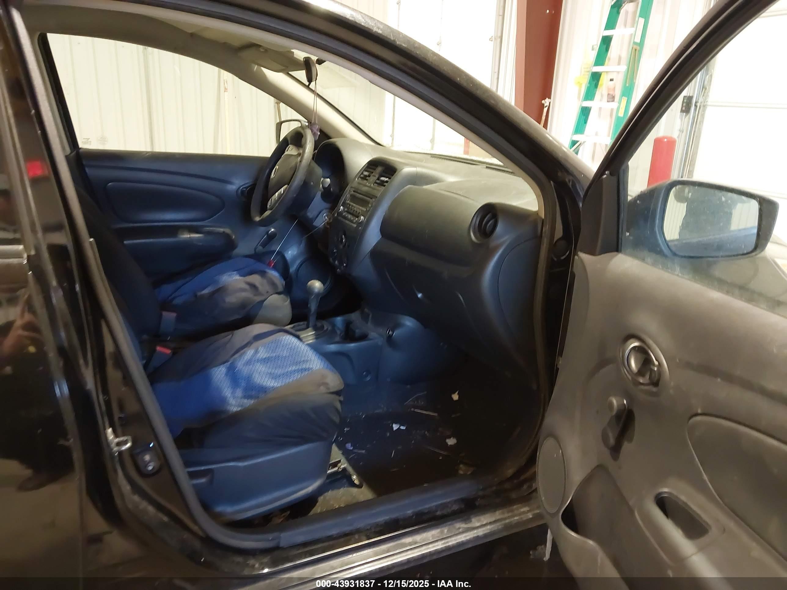 NISSAN VERSA image 5