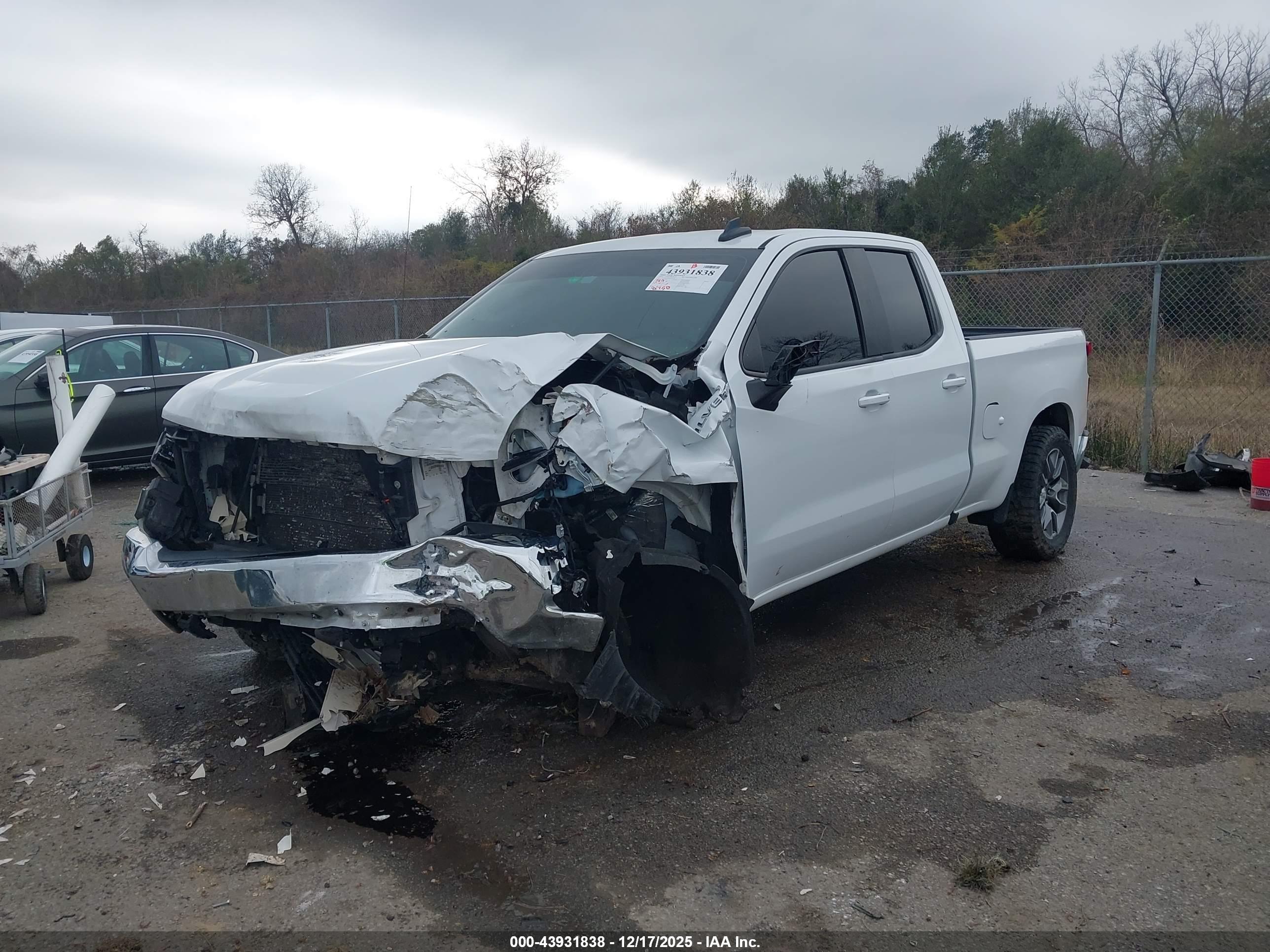 CHEVROLET SILVERADO image 2