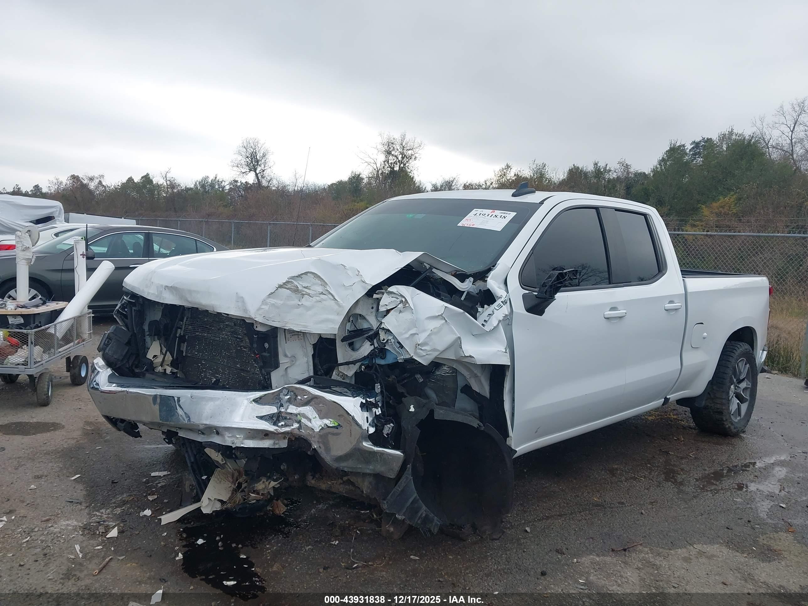 CHEVROLET SILVERADO image 6
