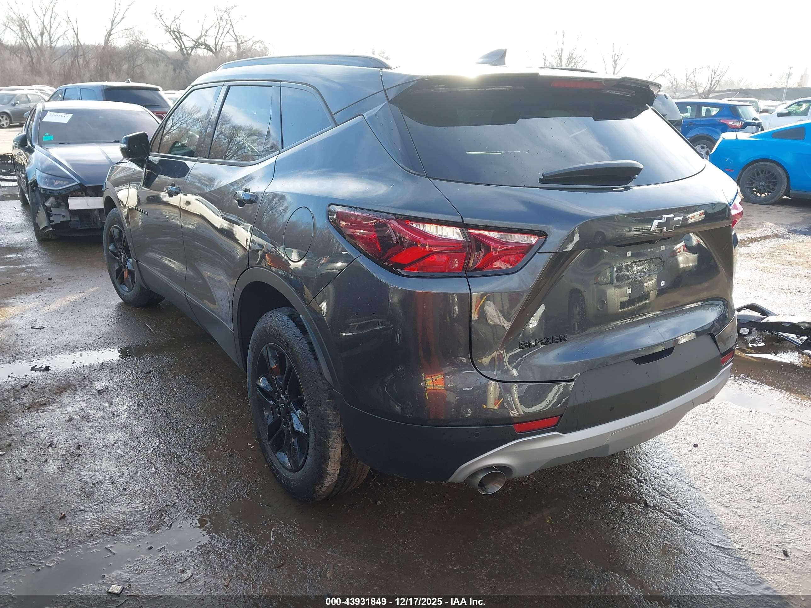 CHEVROLET BLAZER image 3