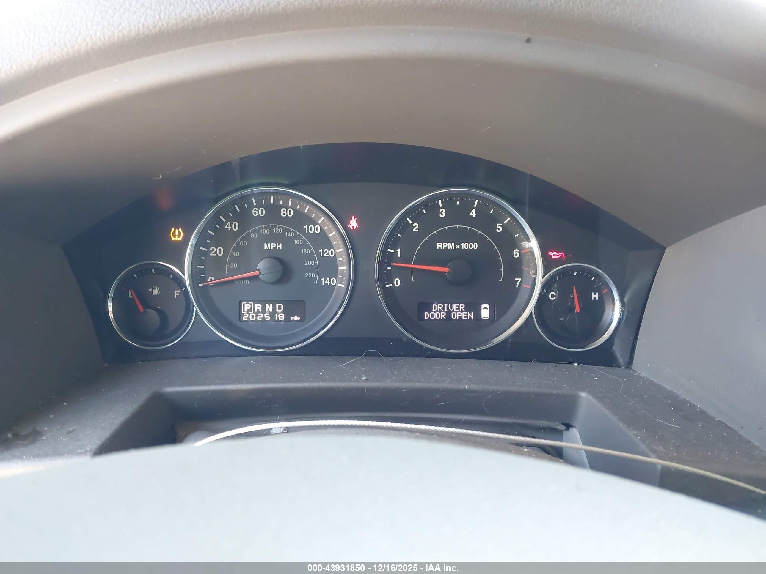 JEEP COMMANDER image 7