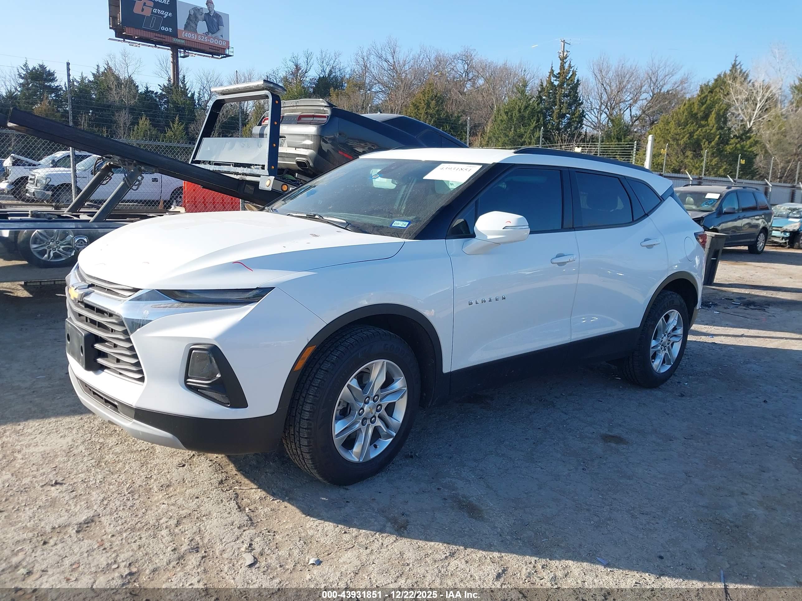 CHEVROLET BLAZER image 2