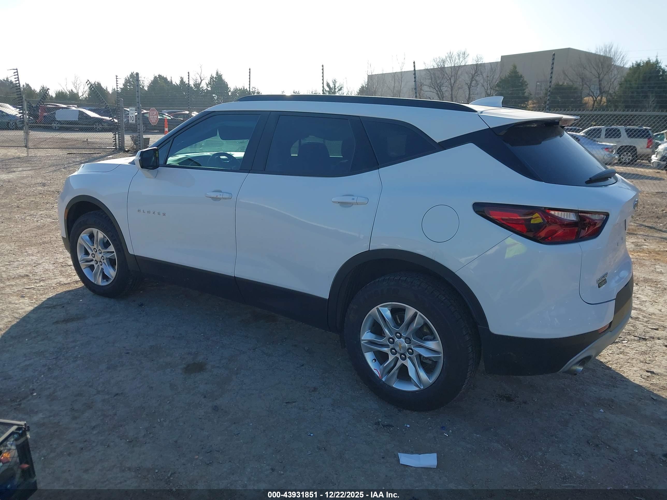 CHEVROLET BLAZER image 3
