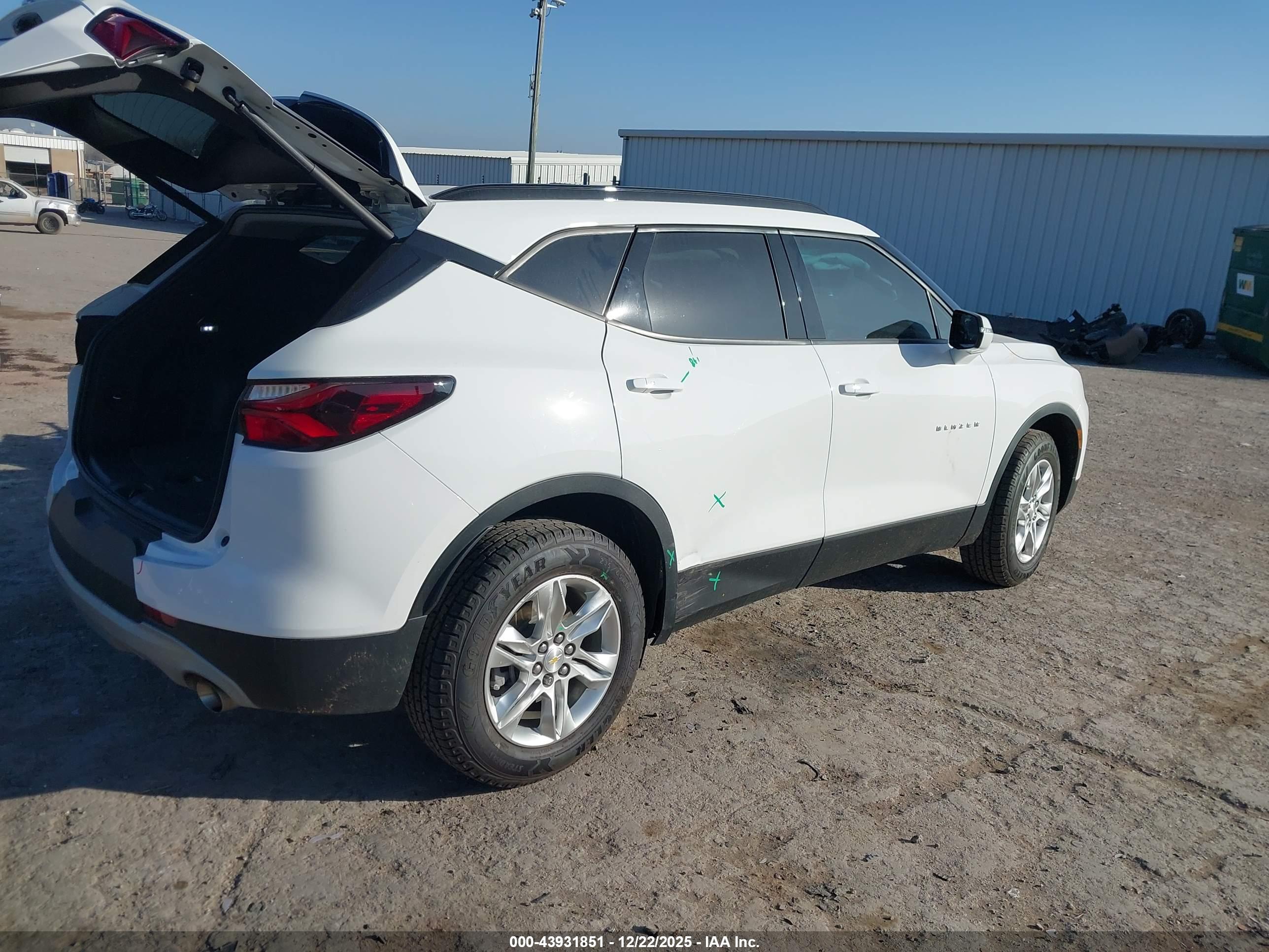 CHEVROLET BLAZER image 4