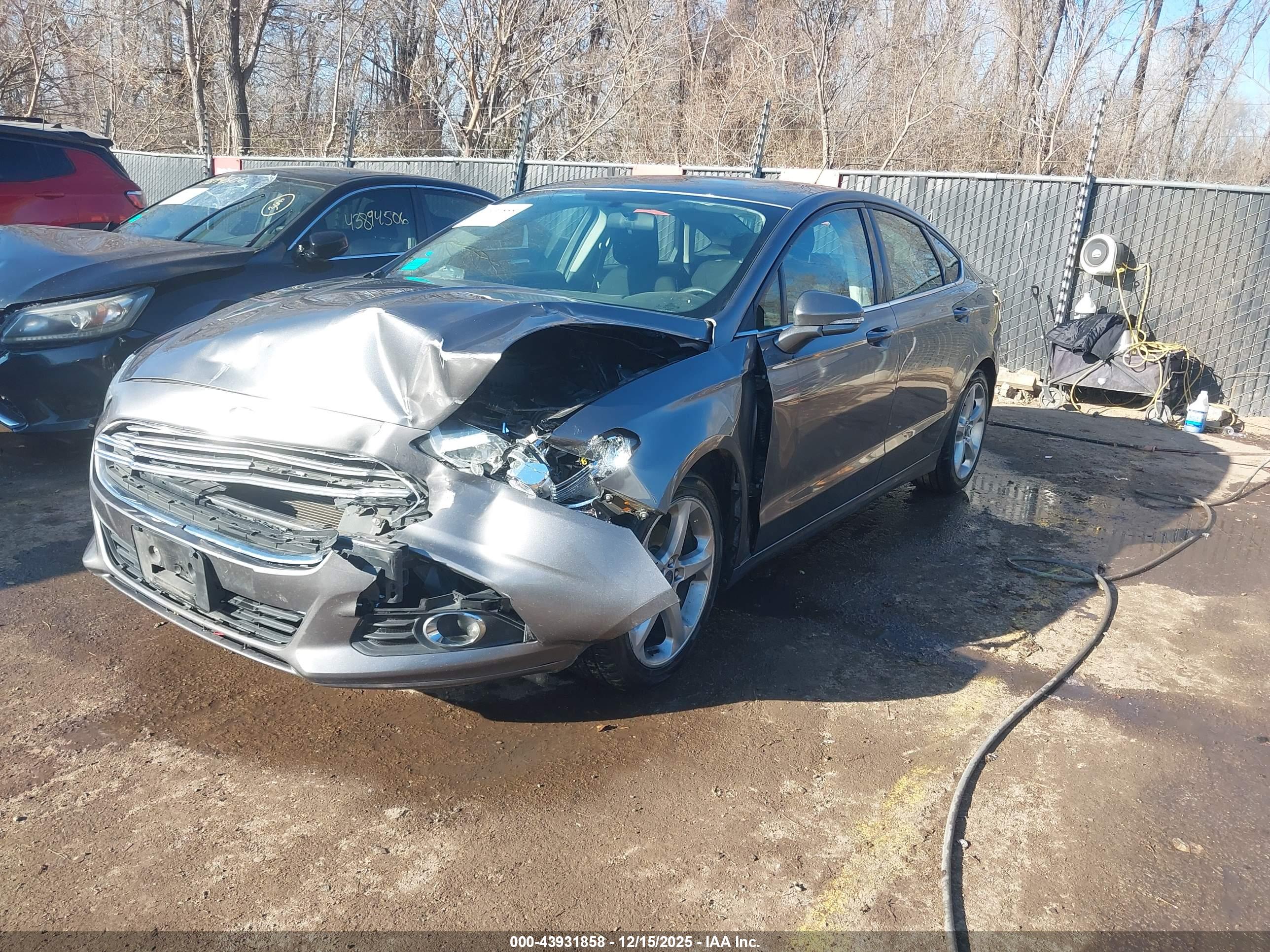 FORD FUSION image 2