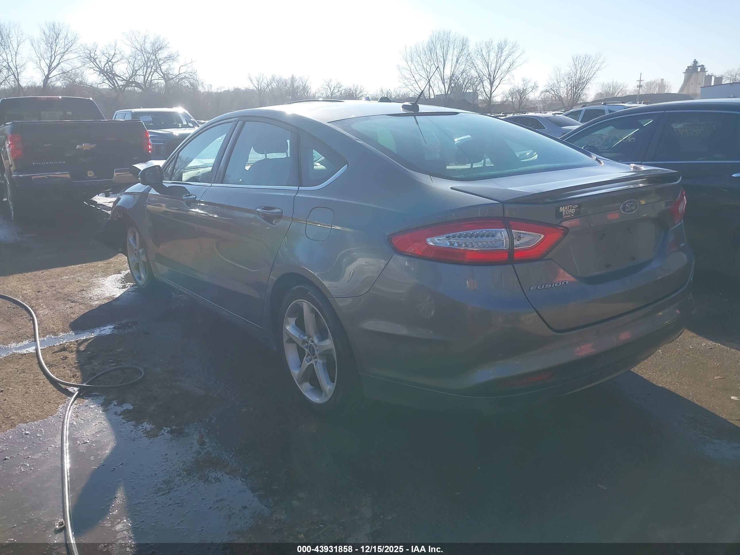 FORD FUSION image 3