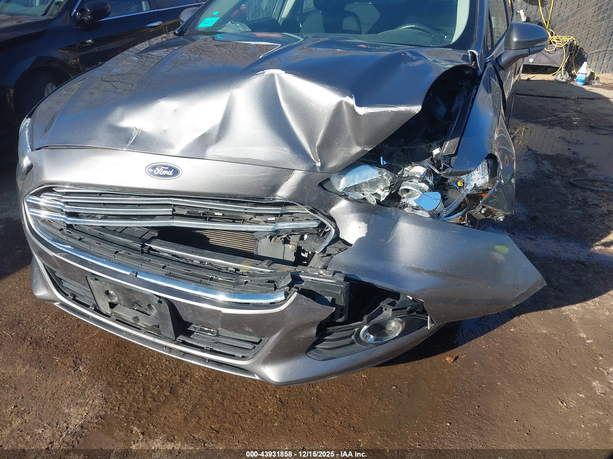 FORD FUSION image 6