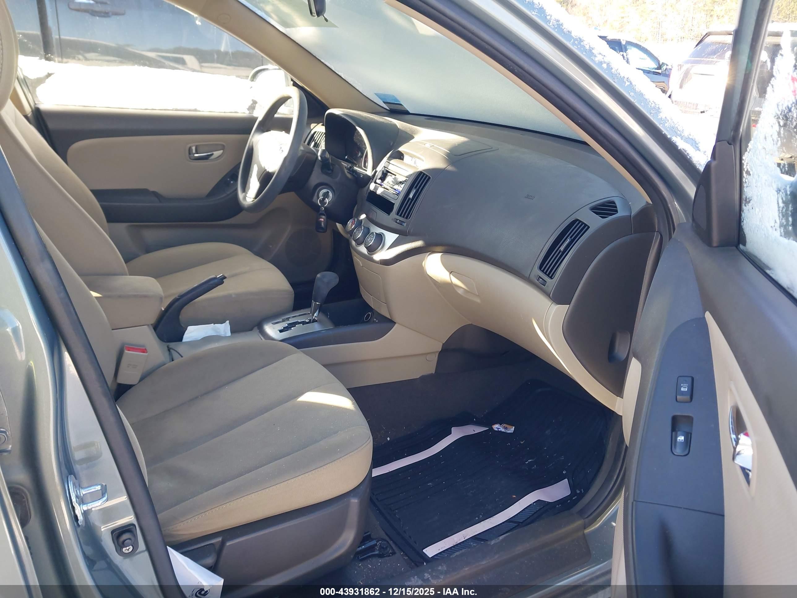 HYUNDAI ELANTRA image 5