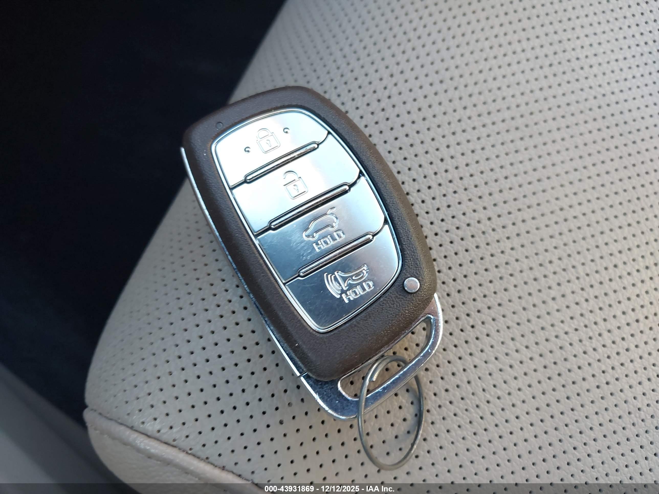 HYUNDAI TUCSON image 11