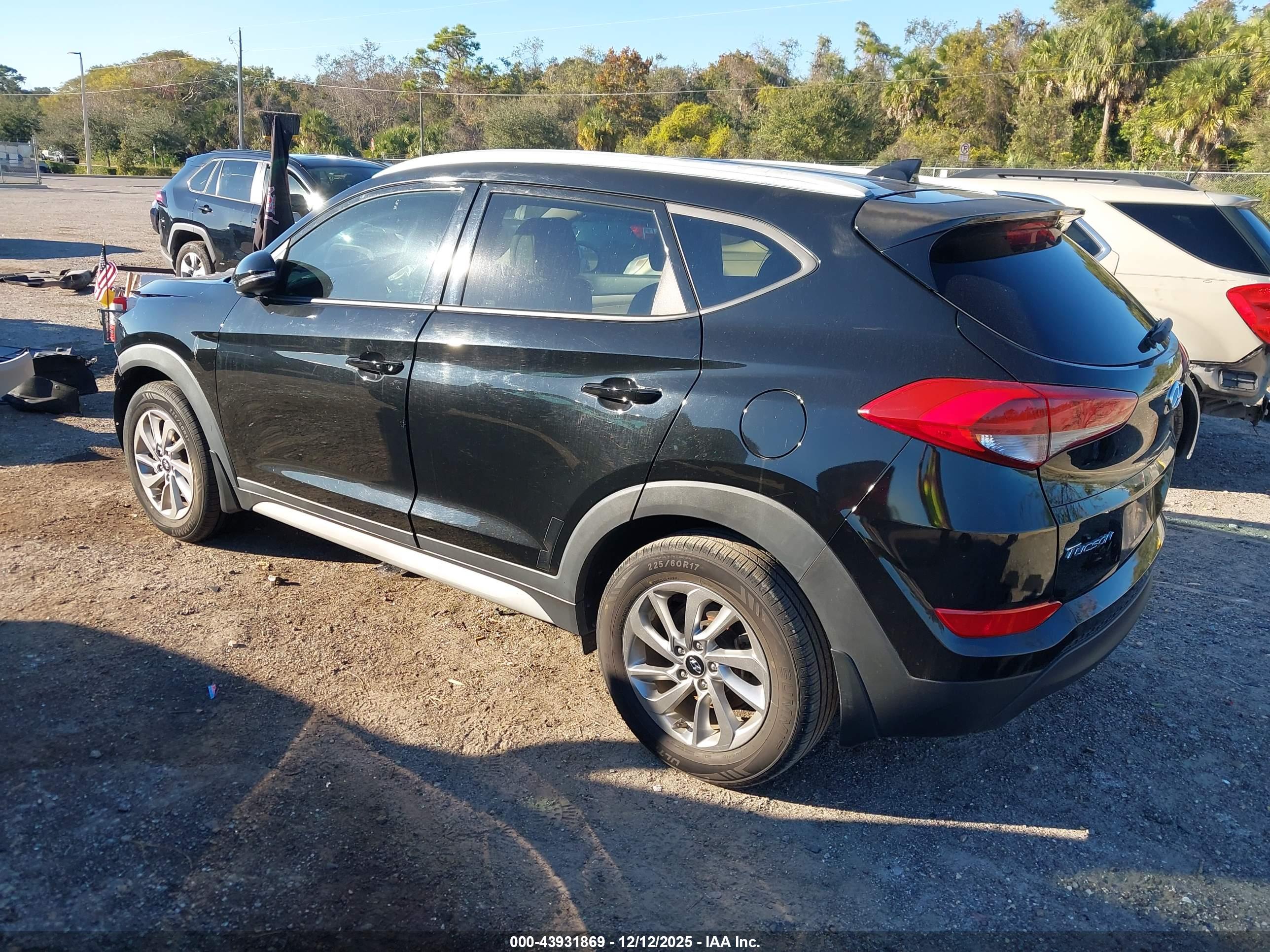 HYUNDAI TUCSON image 3