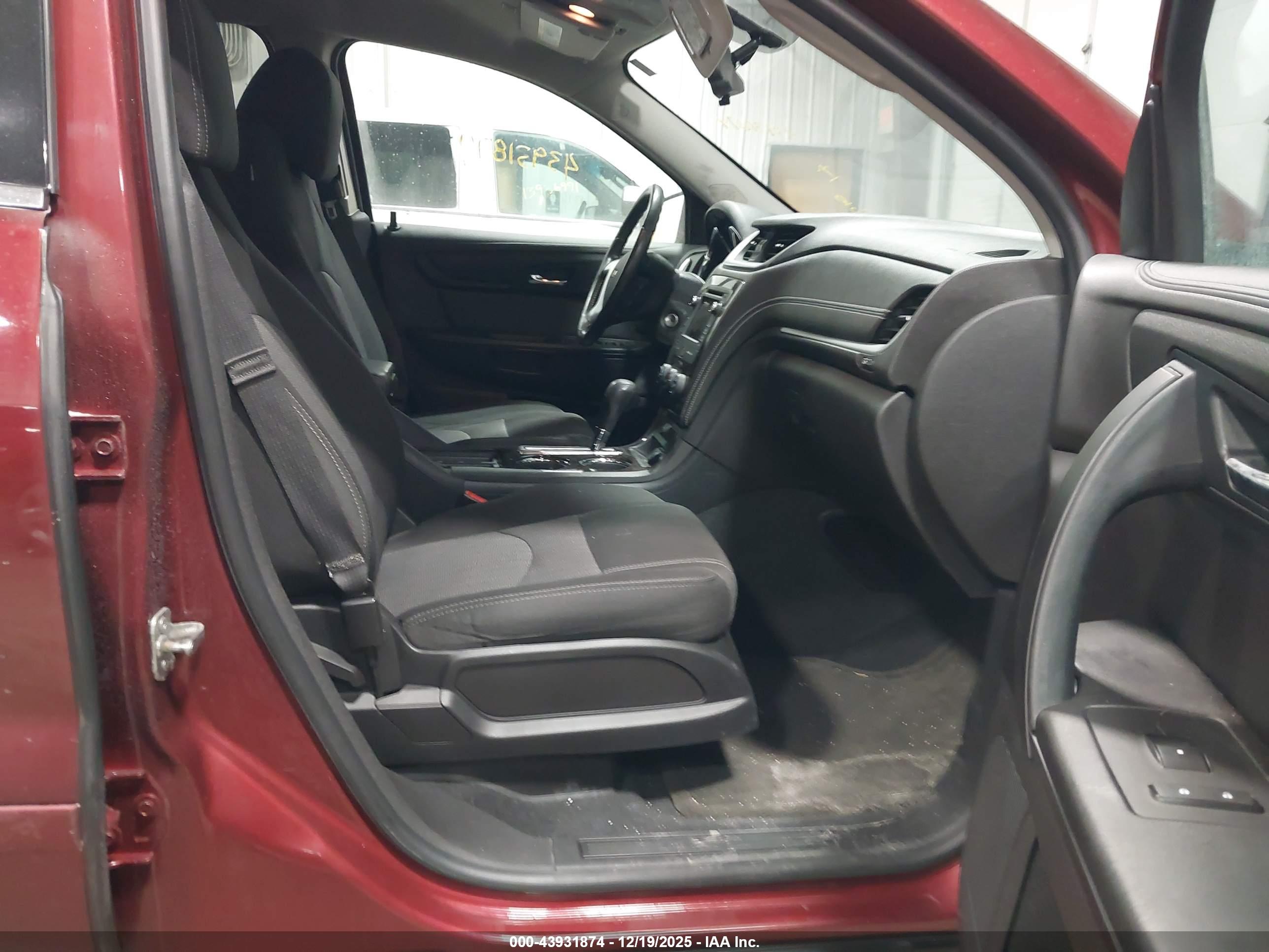 CHEVROLET TRAVERSE image 5