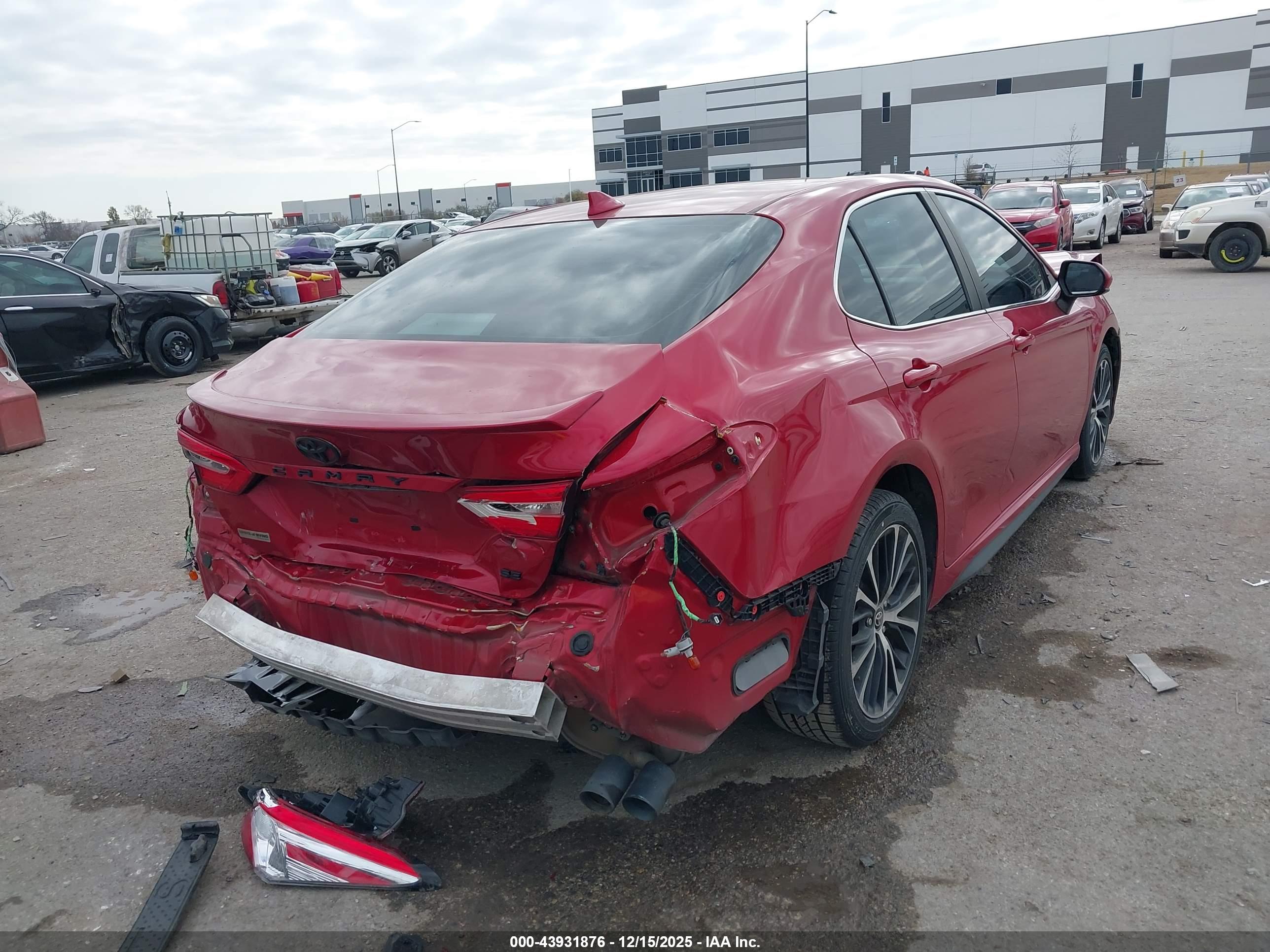 TOYOTA CAMRY image 4