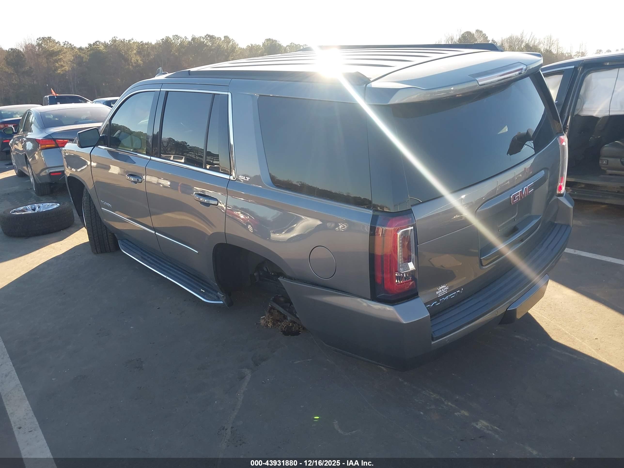 GMC YUKON image 3