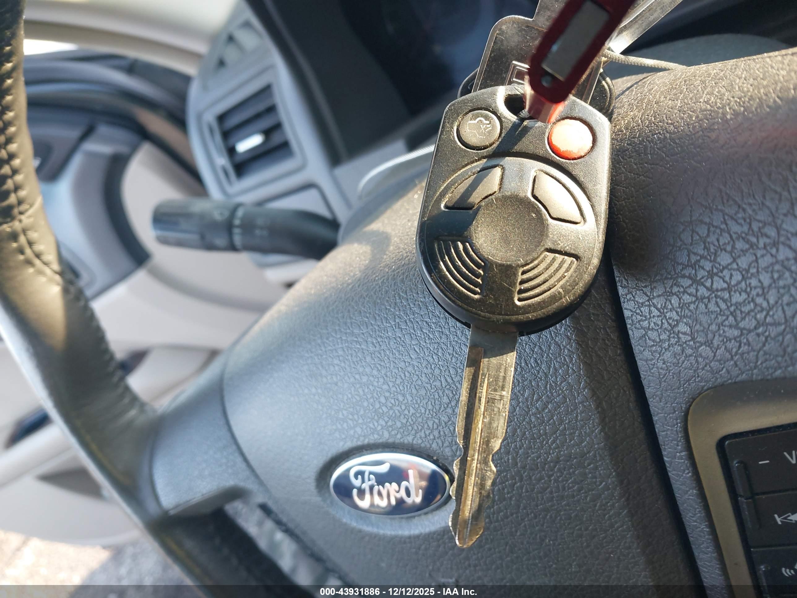 FORD FUSION image 11